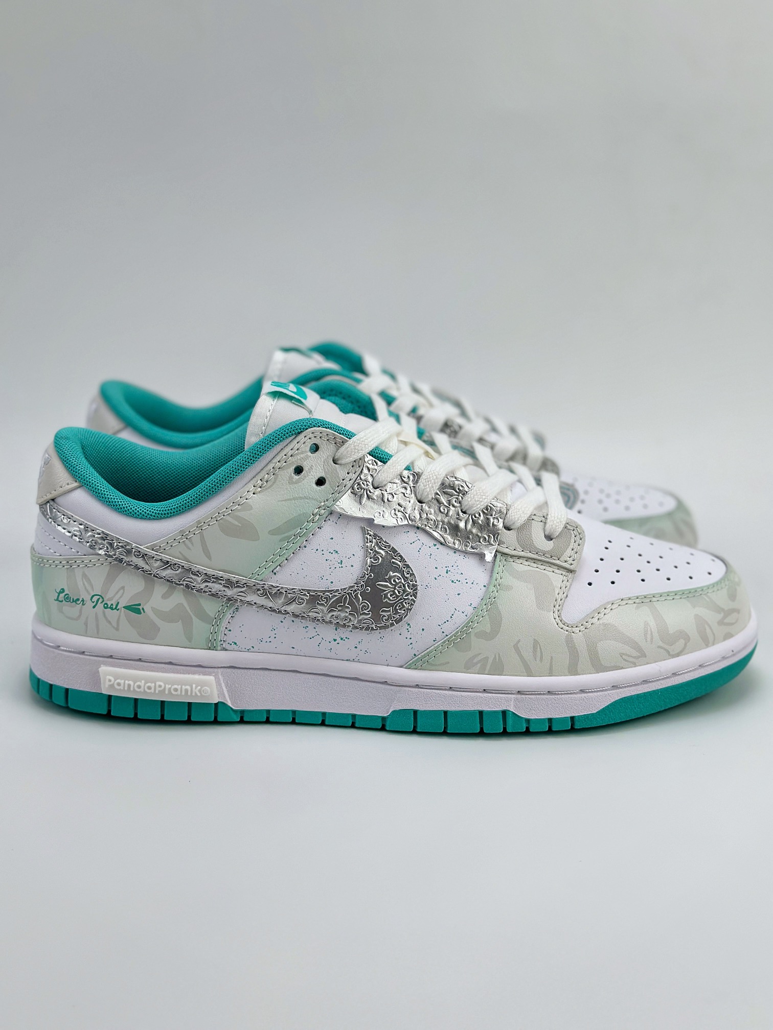 Nike SB Dunk Low 熊猫恶作剧 DV0833-102