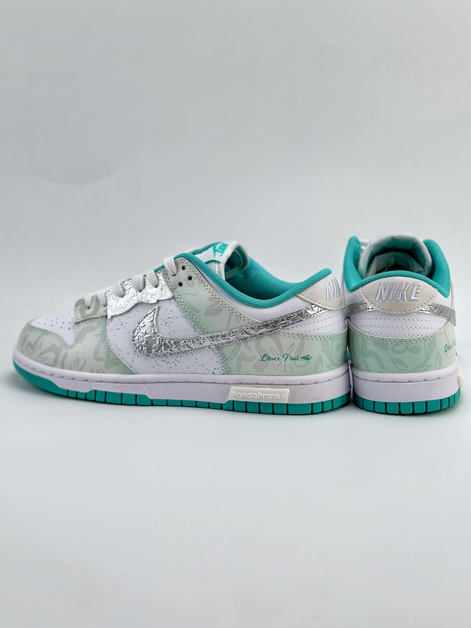 Nike SB Dunk Low 熊猫恶作剧 DV0833-102