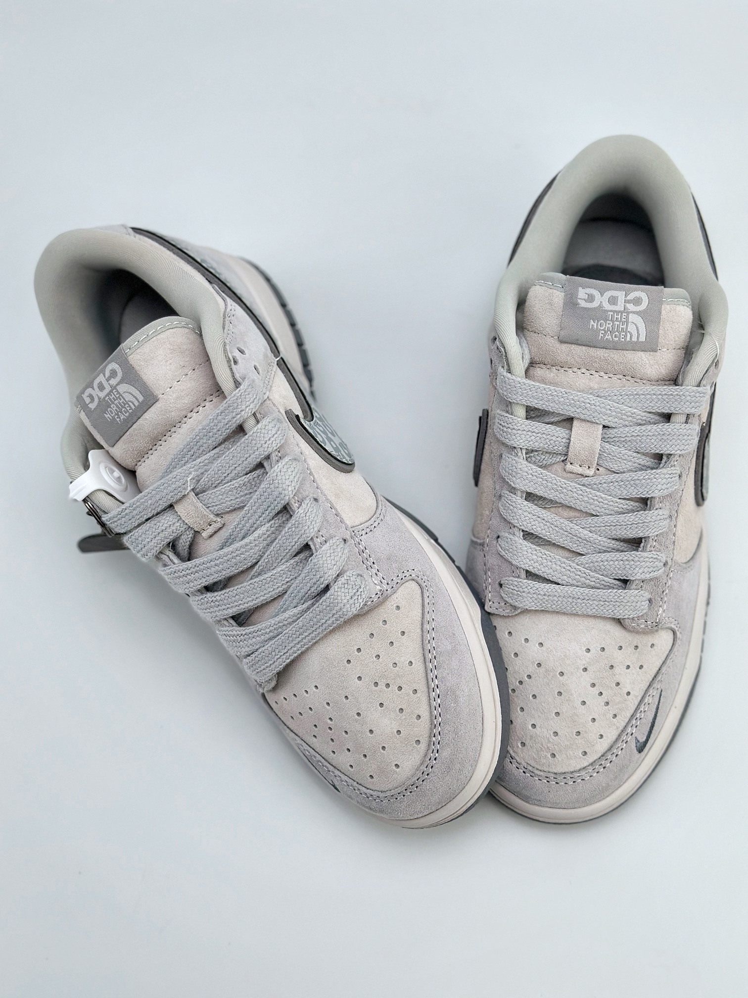 NIKE SB Dunk Low x The North Face 灰白 FC1688-181