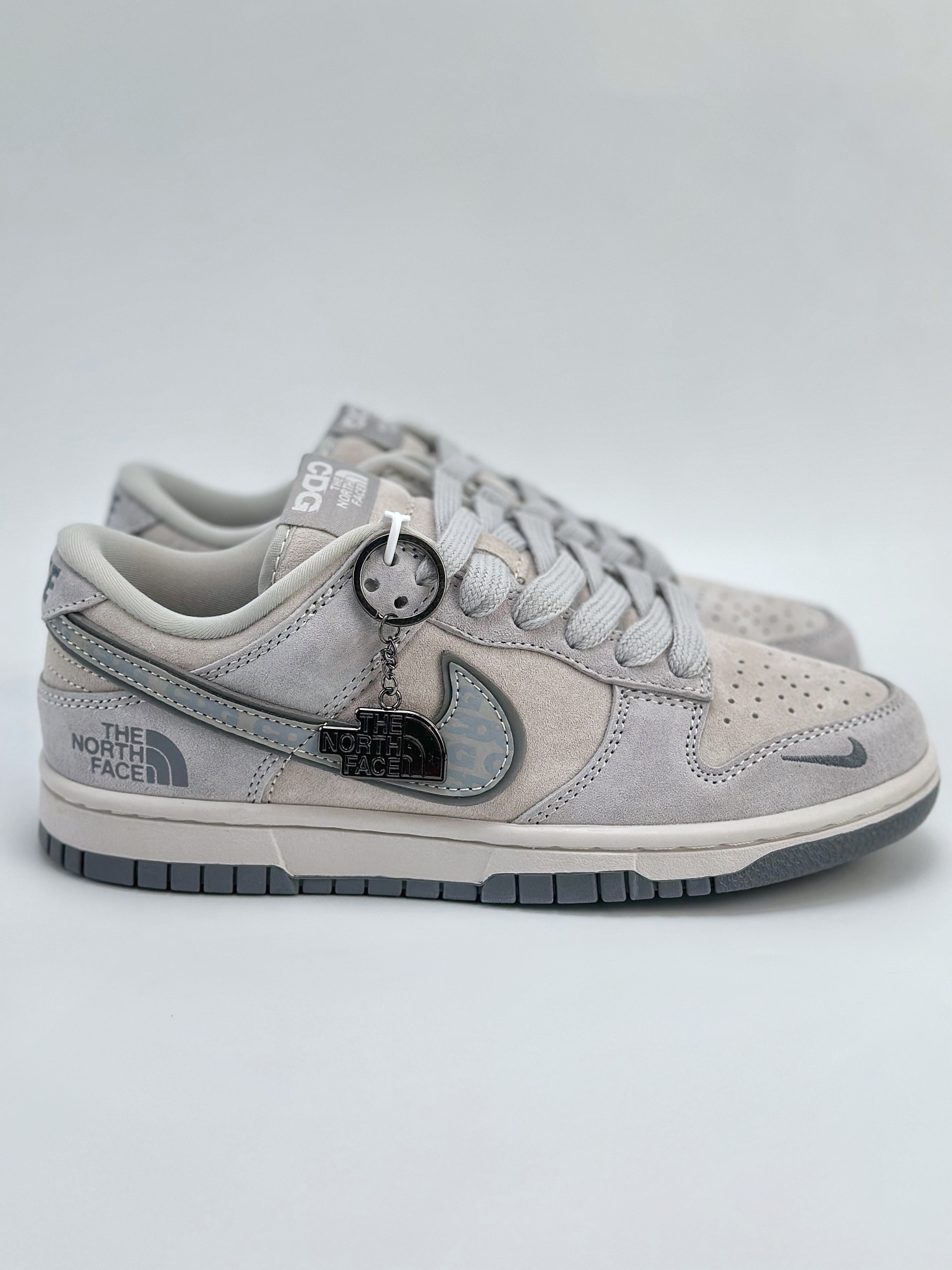 NIKE SB Dunk Low x The North Face 灰白 FC1688-181