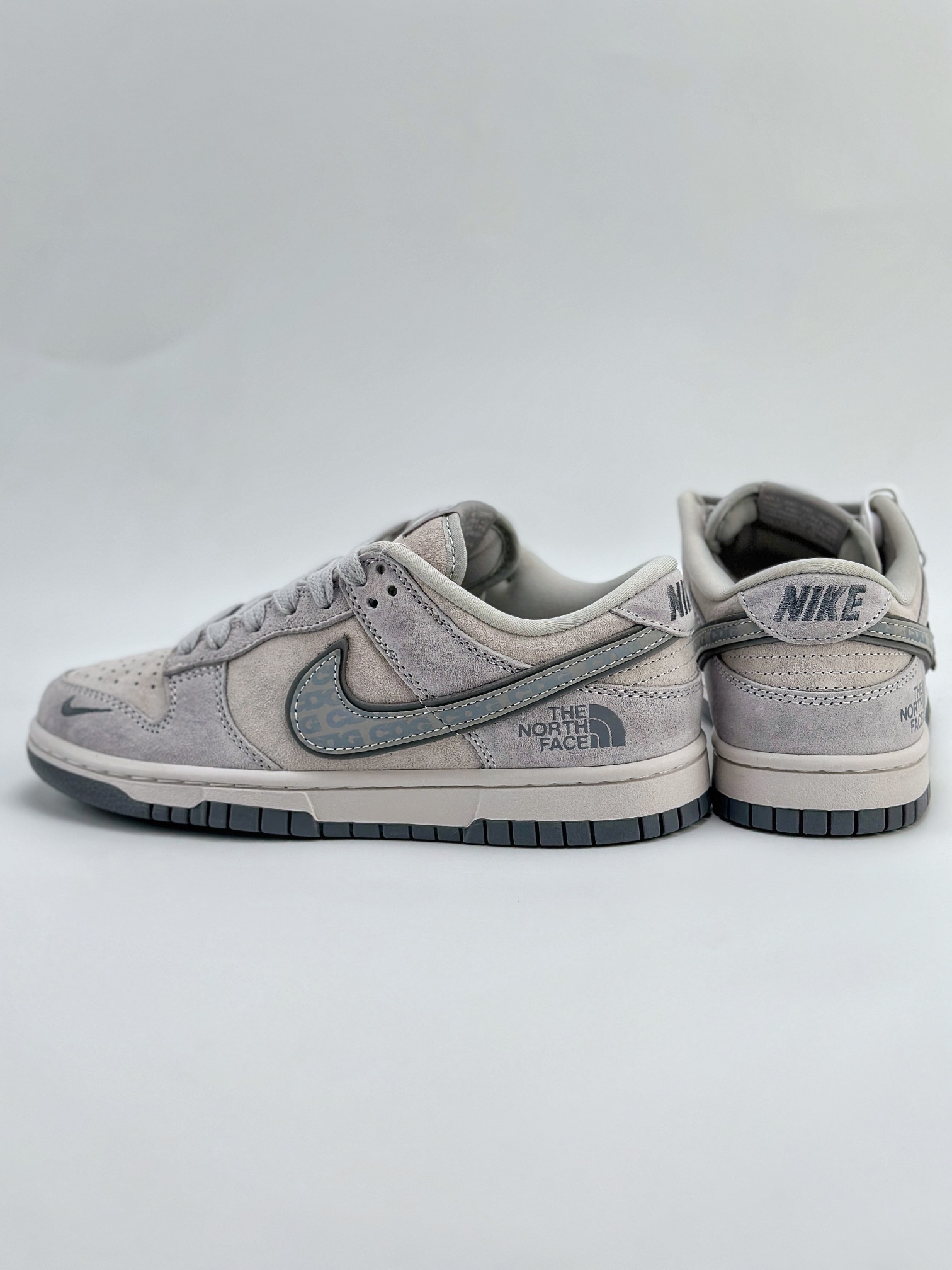 NIKE SB Dunk Low x The North Face 灰白 FC1688-181