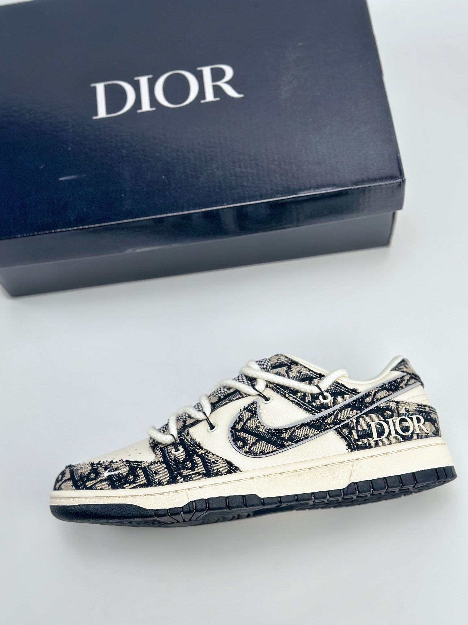 Nike SB Dunk Low x DIOR 米白黑绑带满天星 SJ2068-286