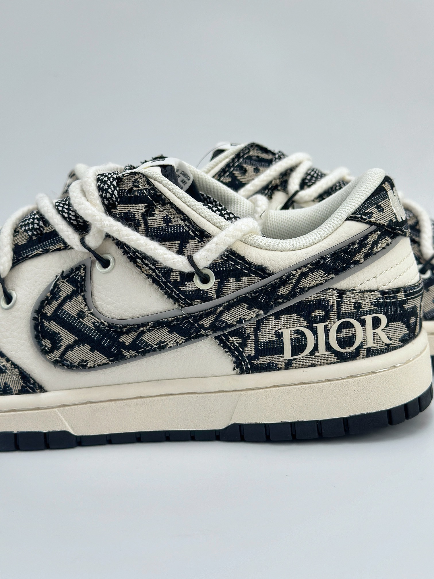 Nike SB Dunk Low x DIOR 米白黑绑带满天星 SJ2068-286