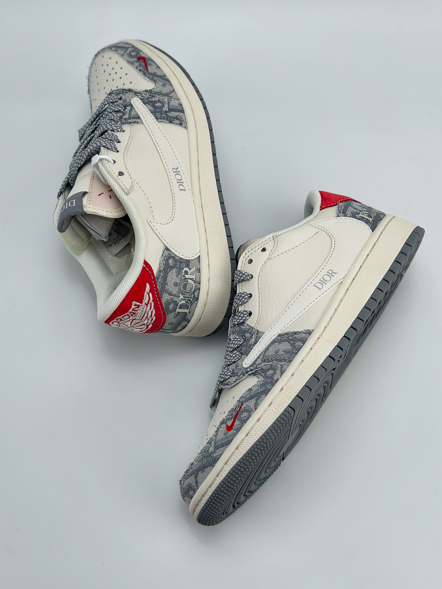 Travis Scott x Nike Air Jordan 1 Low x DIOR 三方联名 Air Jordan 1 Low 反转白蓝红倒钩 XY2688-113