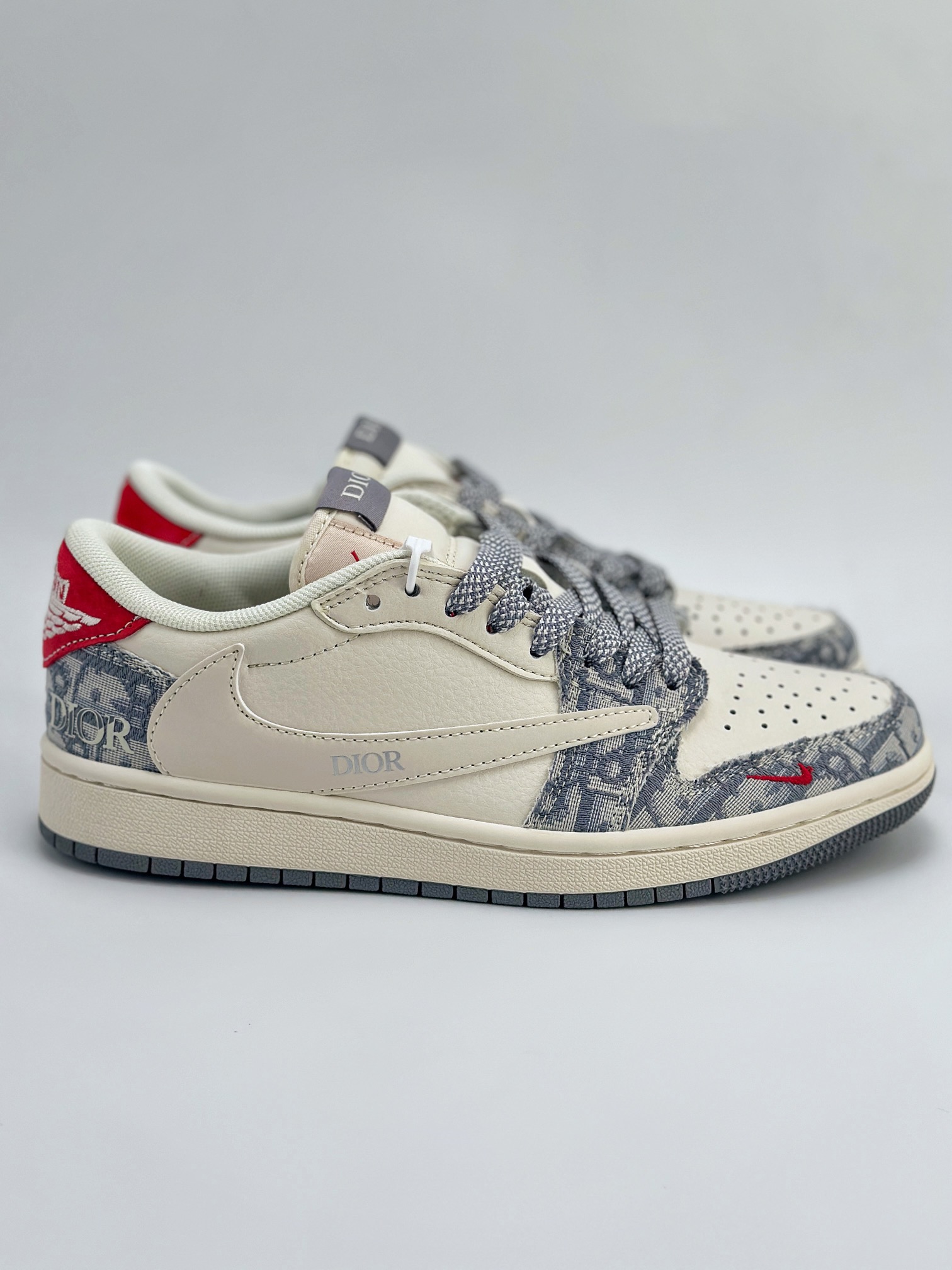 Travis Scott x Nike Air Jordan 1 Low x DIOR 三方联名 Air Jordan 1 Low 反转白蓝红倒钩 XY2688-113