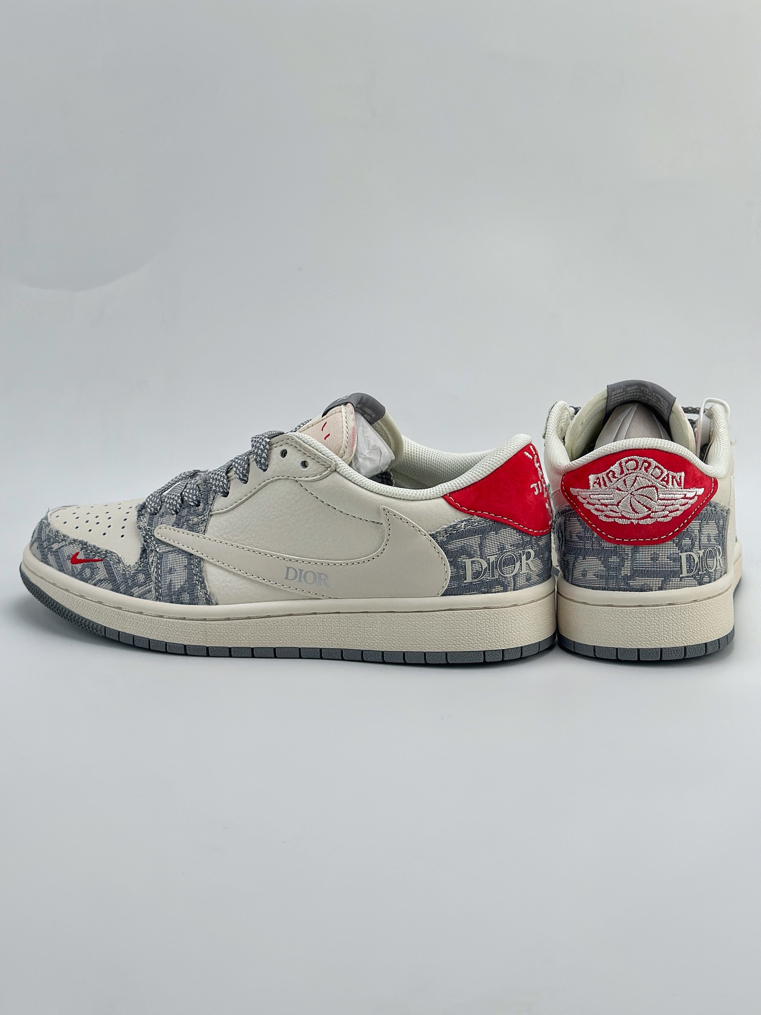 Travis Scott x Nike Air Jordan 1 Low x DIOR 三方联名 Air Jordan 1 Low 反转白蓝红倒钩 XY2688-113