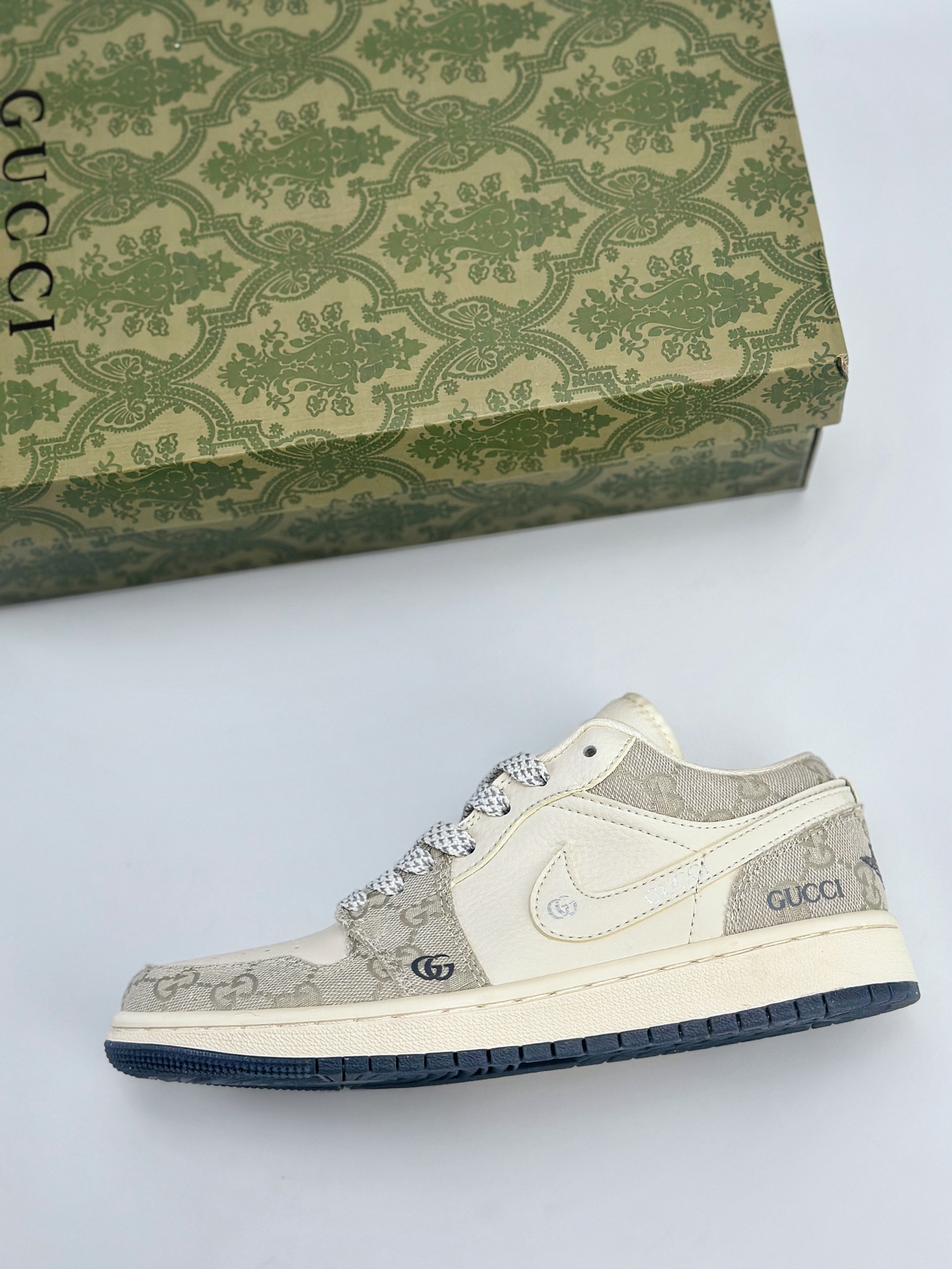 Air Jordan 1 Retro Low x GUCCI 白灰满天星 DM5688-101