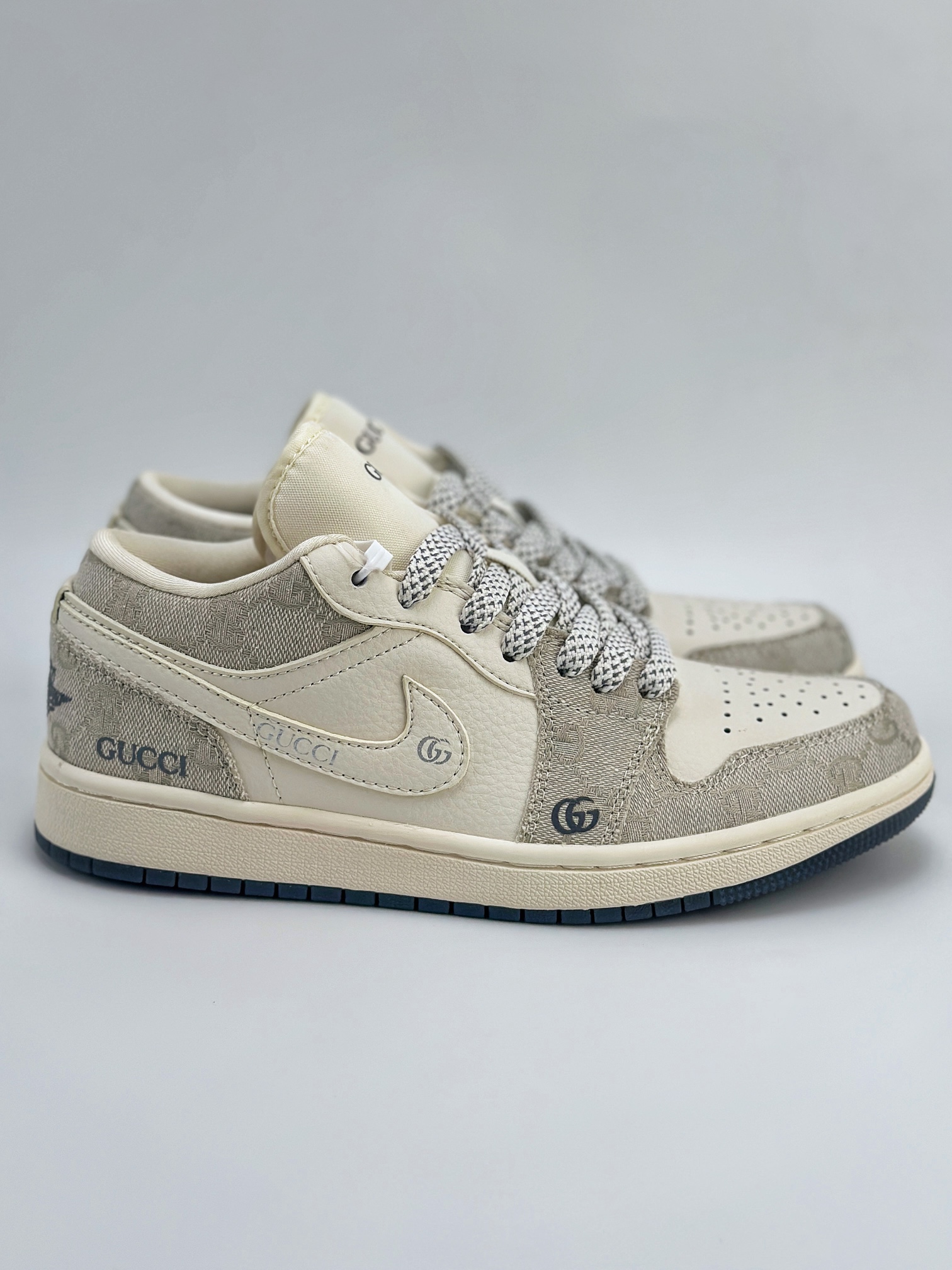 Air Jordan 1 Retro Low x GUCCI 白灰满天星 DM5688-101