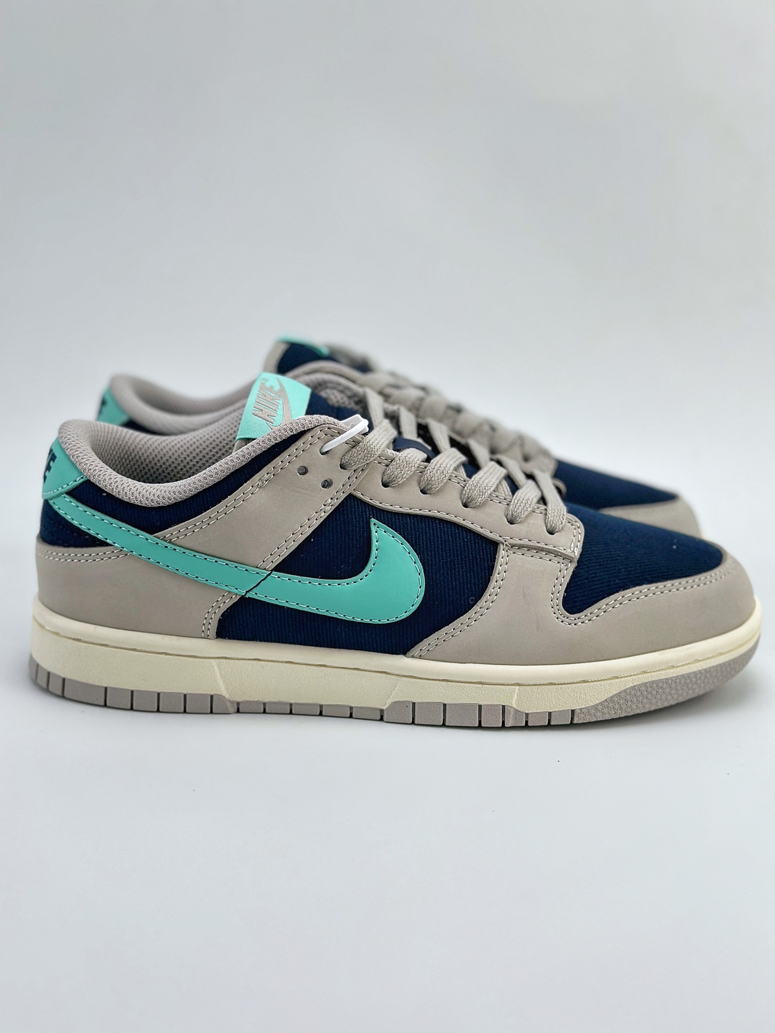 SB Dunk Low 灰深蓝 FB8895-001