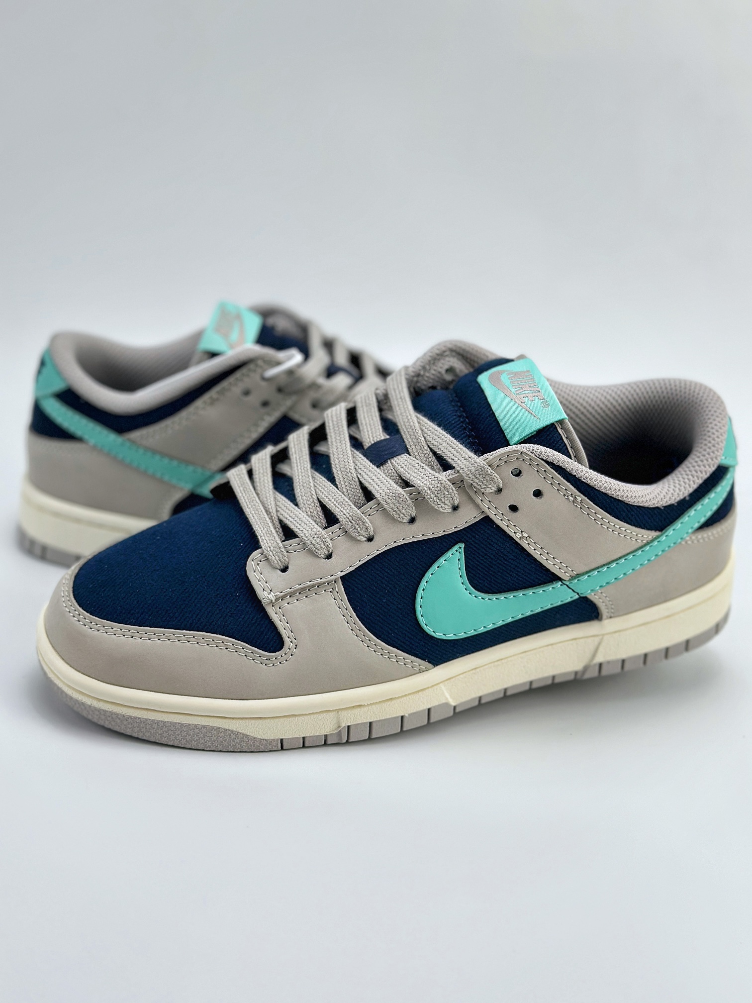 SB Dunk Low 灰深蓝 FB8895-001