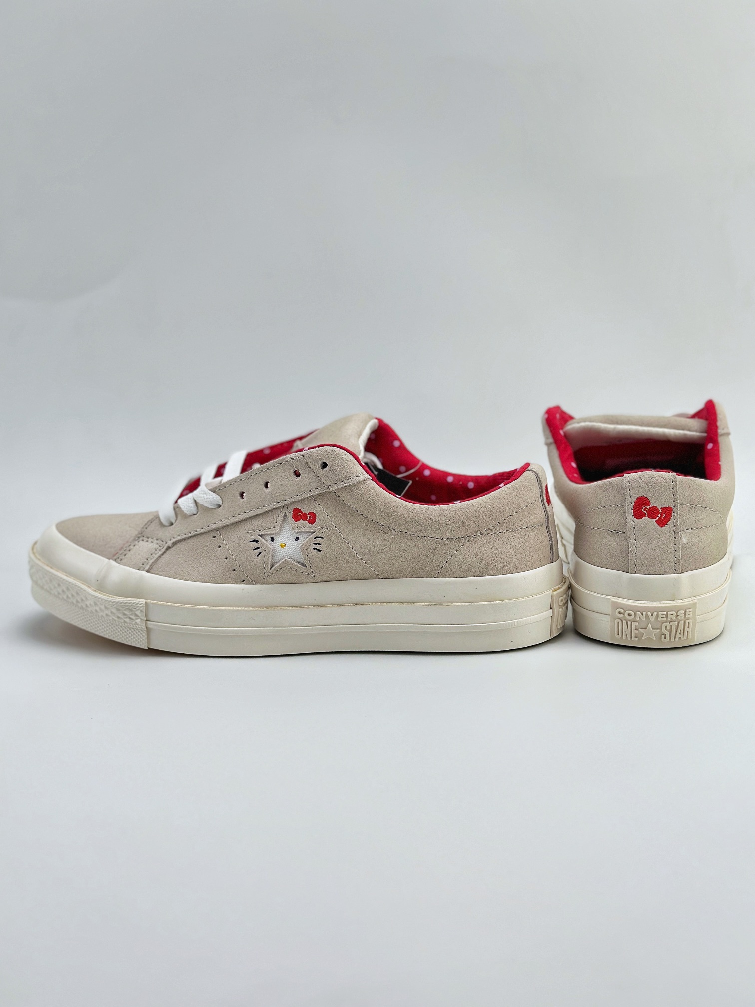 Converse x Hello Kitty 联名限量款 One Star经典鞋型