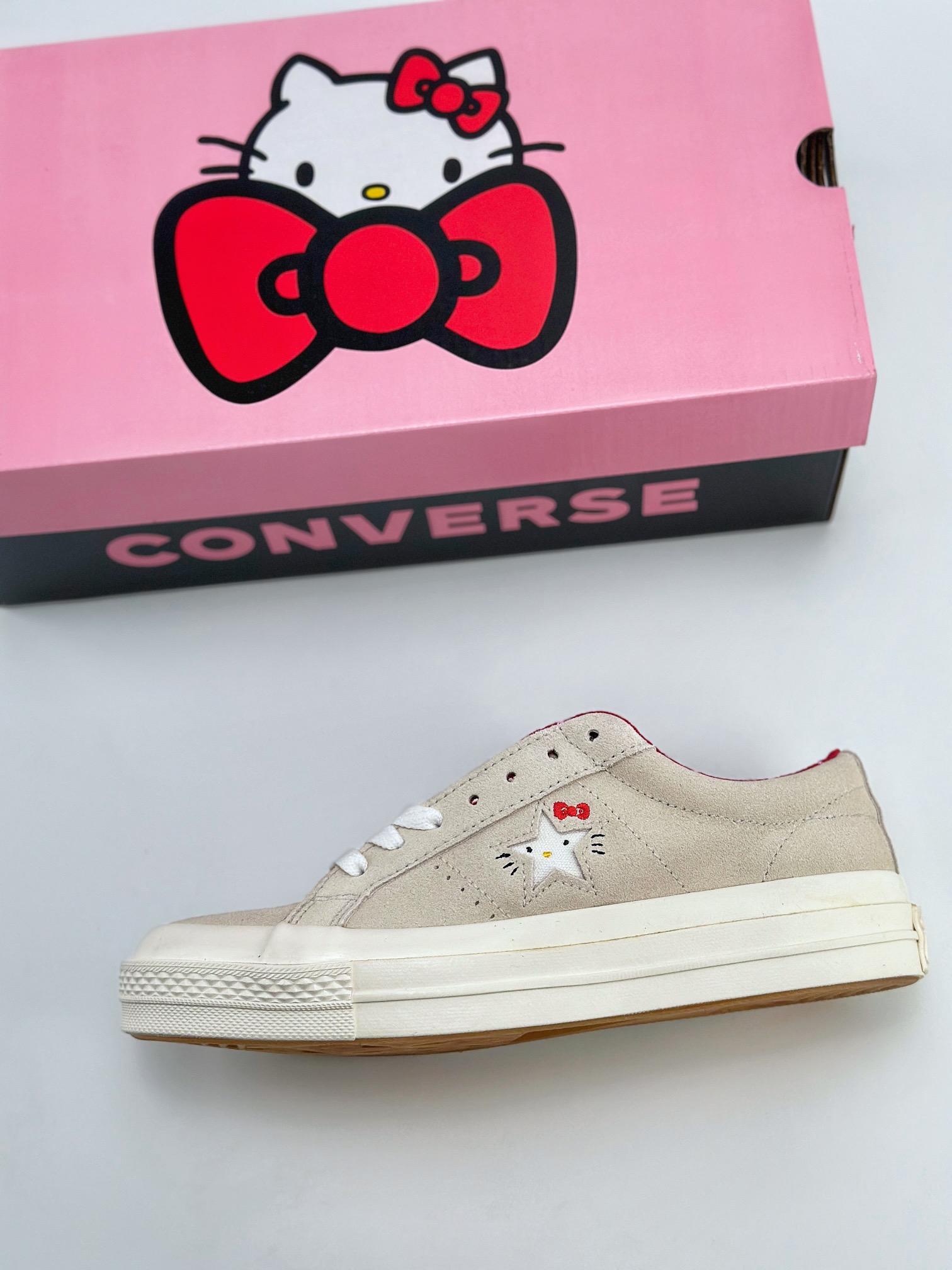 Converse x Hello Kitty 联名限量款 One Star经典鞋型