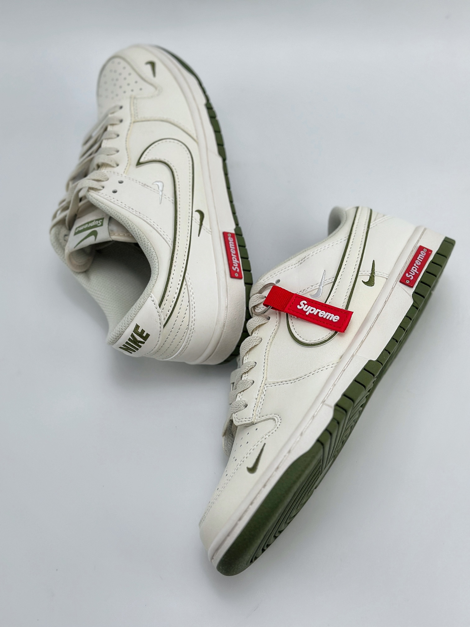 SB Dunk Low x Supreme 白绿三小钩 DJ2024-015