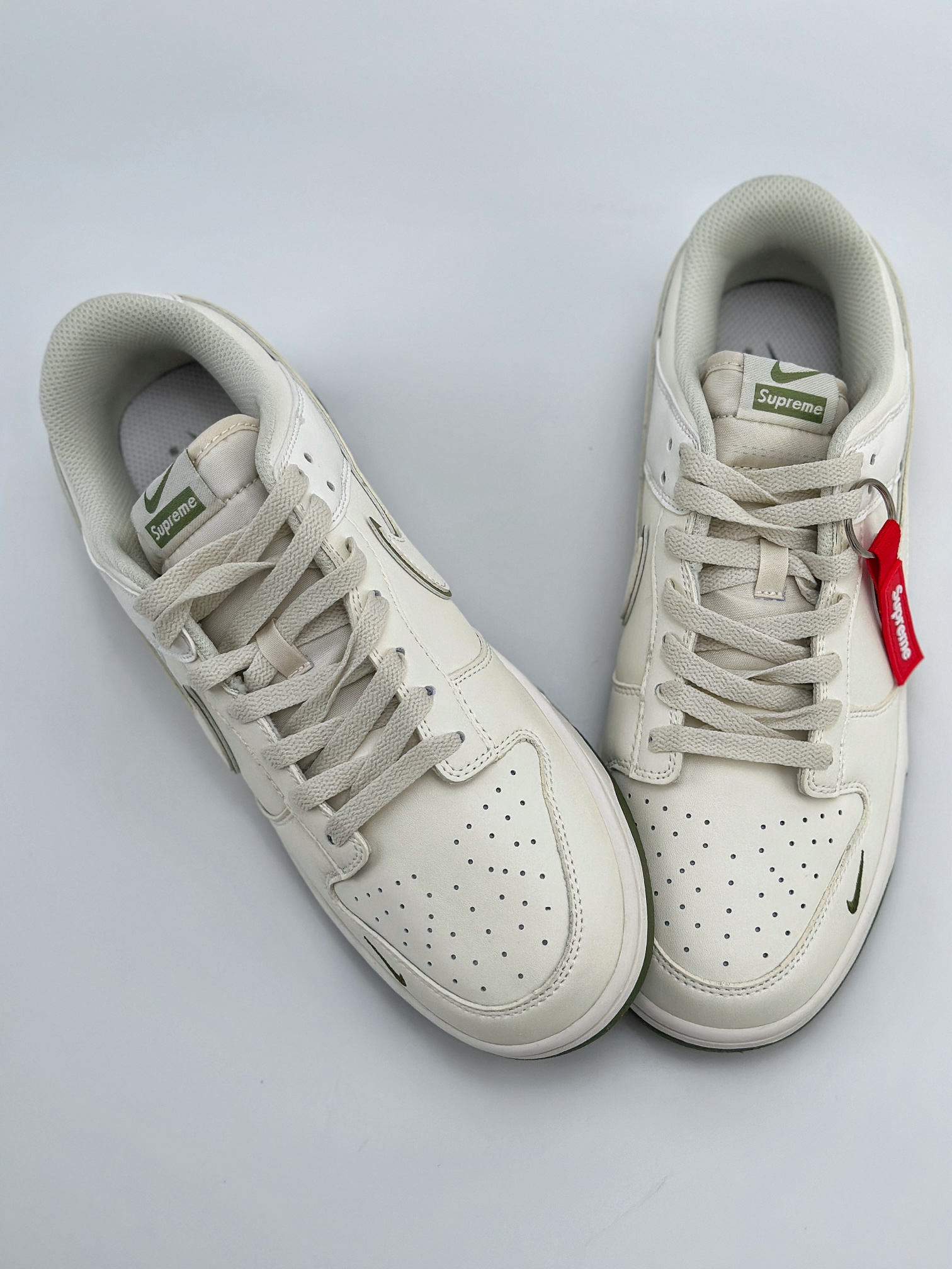 SB Dunk Low x Supreme 白绿三小钩 DJ2024-015