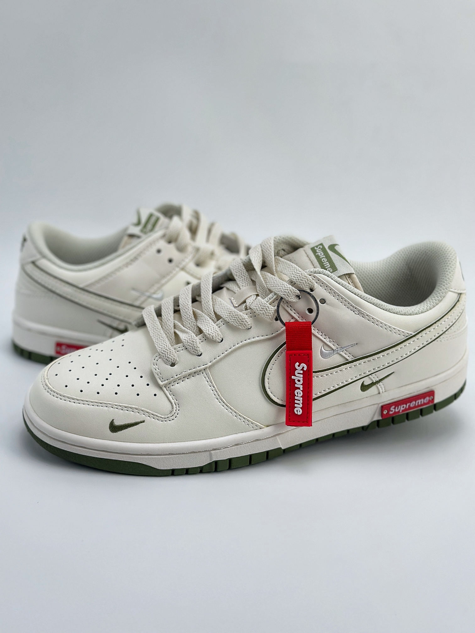 SB Dunk Low x Supreme 白绿三小钩 DJ2024-015