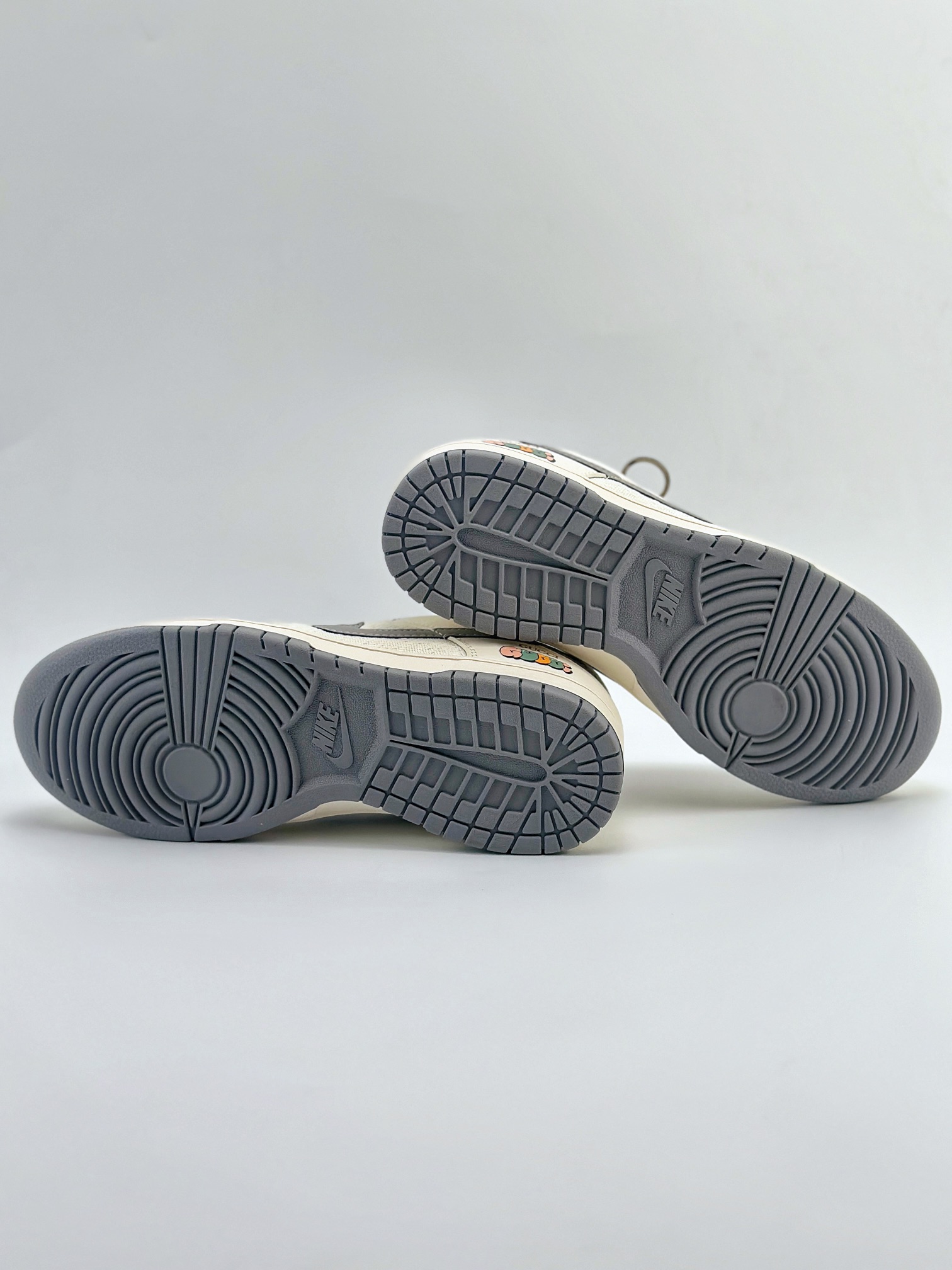 SB Dunk Low x GUCCI 白灰小钩满天星 DQ1098-383