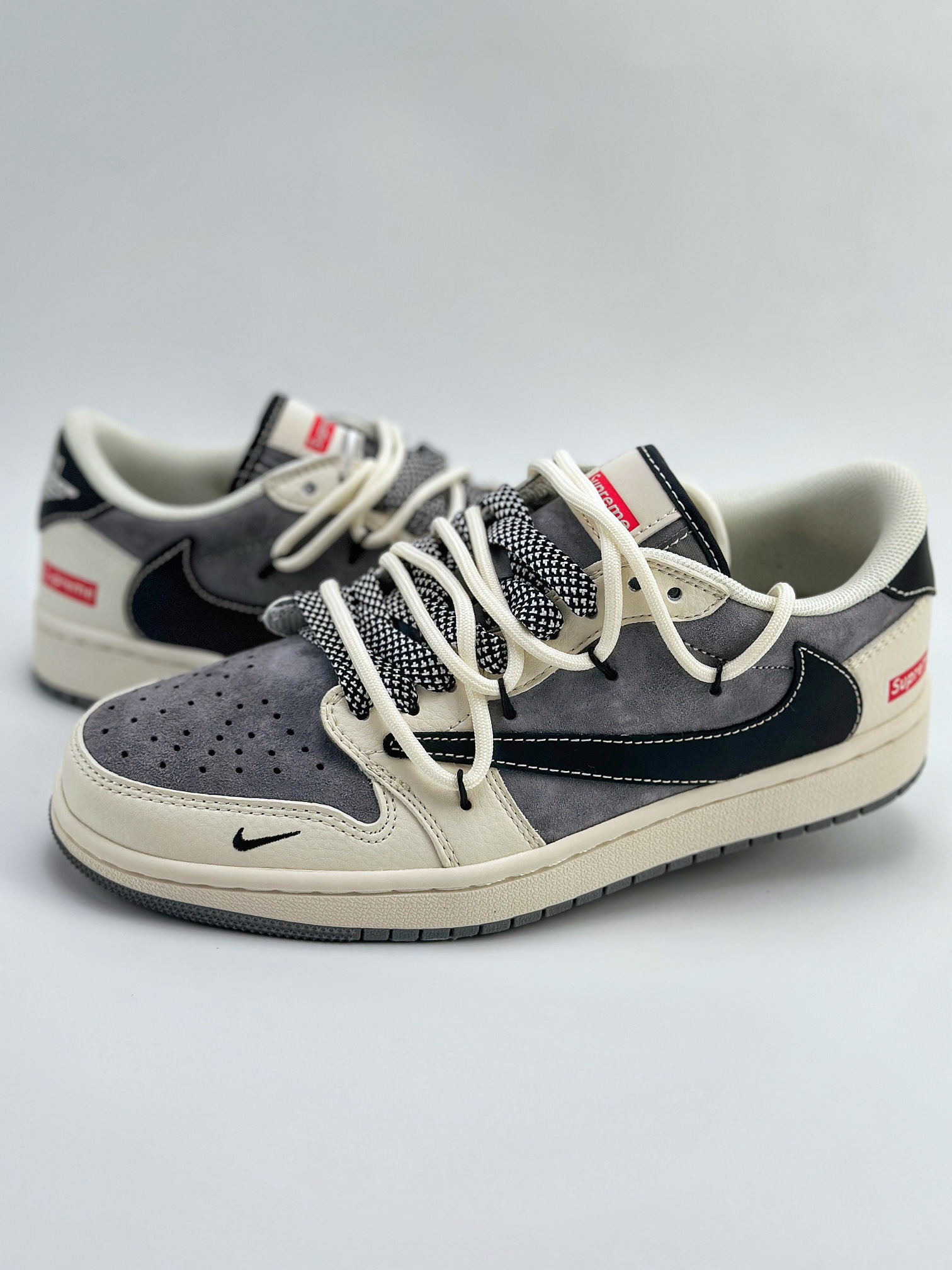 Travis Scott x Nike Air Jordan 1 Low x Supreme 三方联名 Air Jordan 1 Low 反转米灰黑绑带倒钩 SJ0086-132