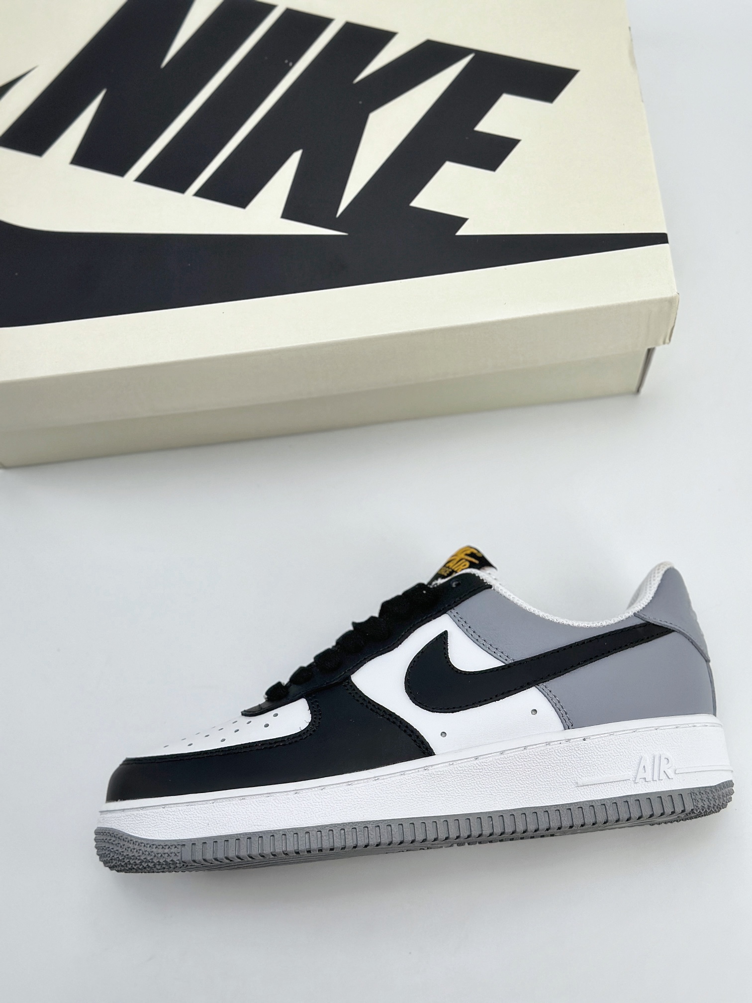 Nike Air Force 1 Low 07 白黑灰  FB7162-081