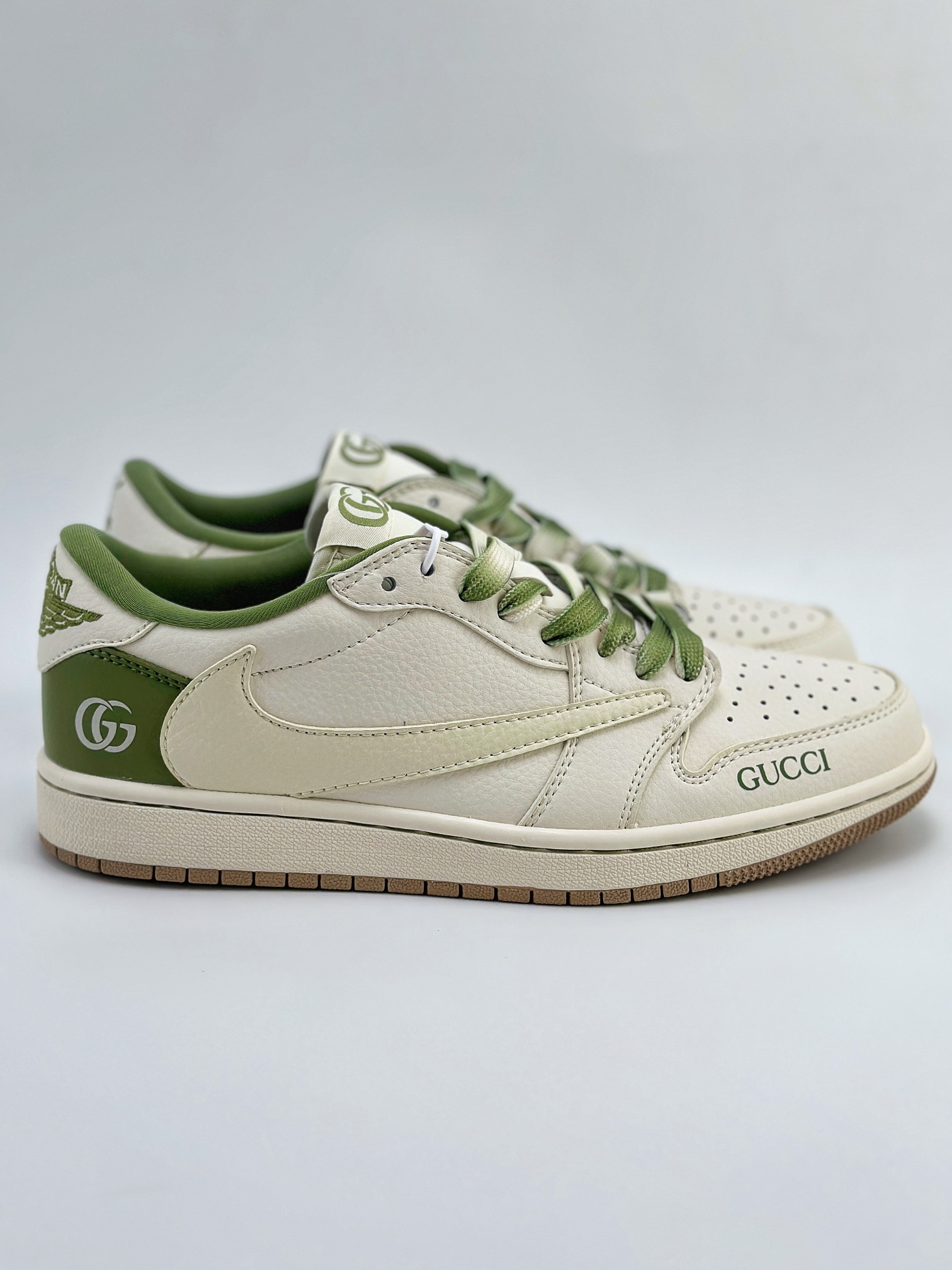 Travis Scott x Nike Air Jordan 1 Low x GUCCI 三方联名 Air Jordan 1 Low 反转米白绿倒钩 XY2688-105