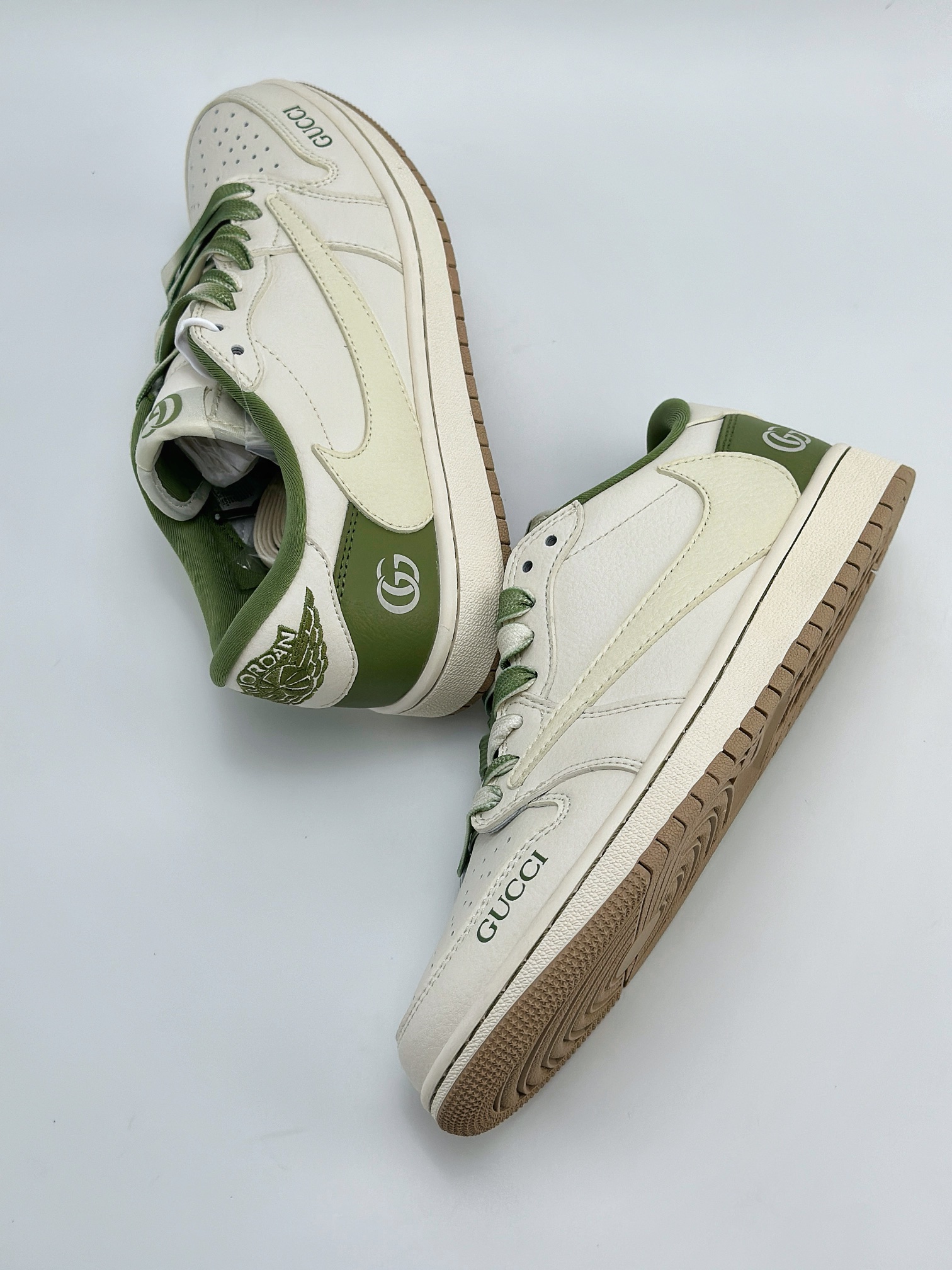 Travis Scott x Nike Air Jordan 1 Low x GUCCI 三方联名 Air Jordan 1 Low 反转米白绿倒钩 XY2688-105