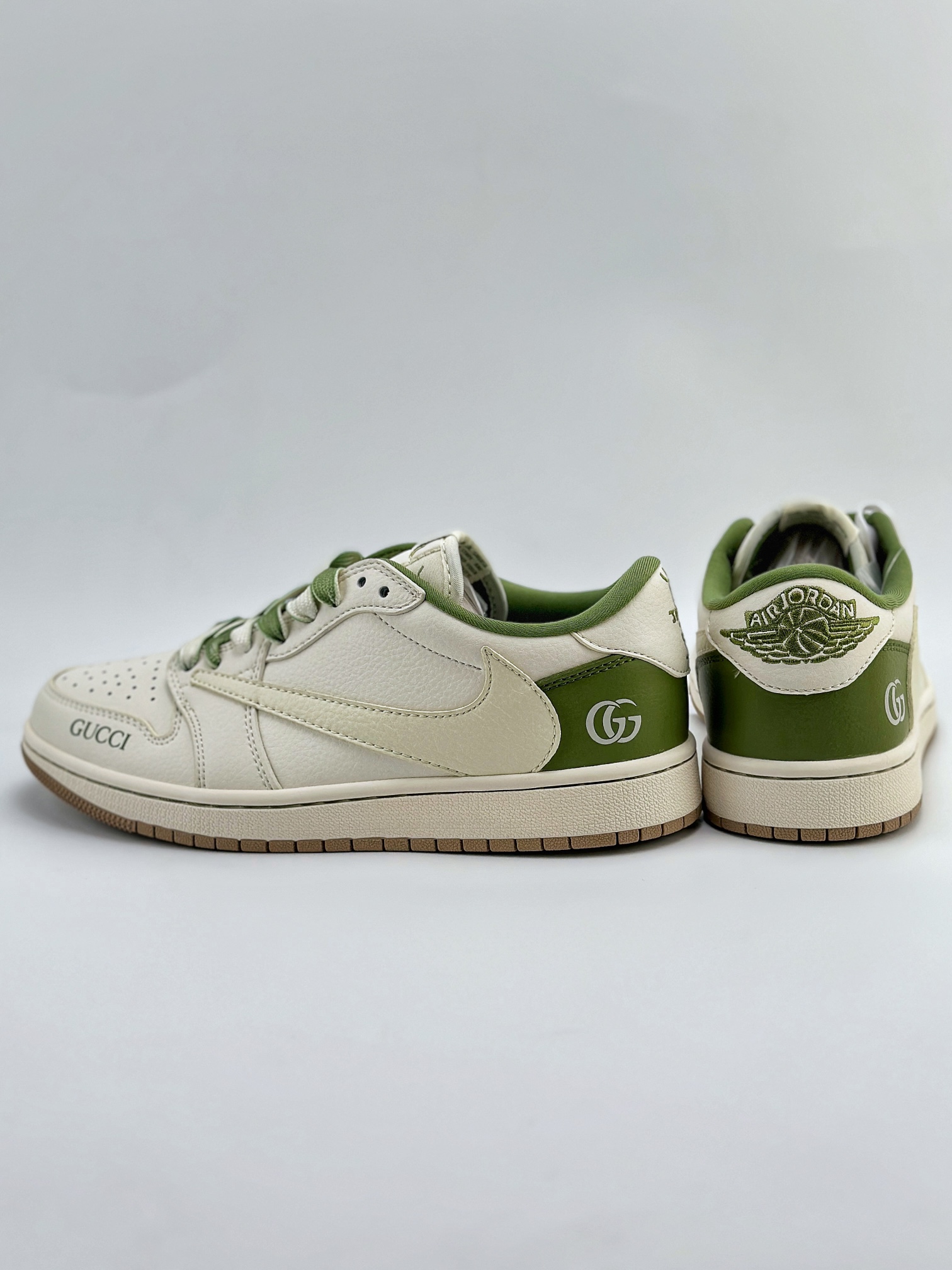 Travis Scott x Nike Air Jordan 1 Low x GUCCI 三方联名 Air Jordan 1 Low 反转米白绿倒钩 XY2688-105