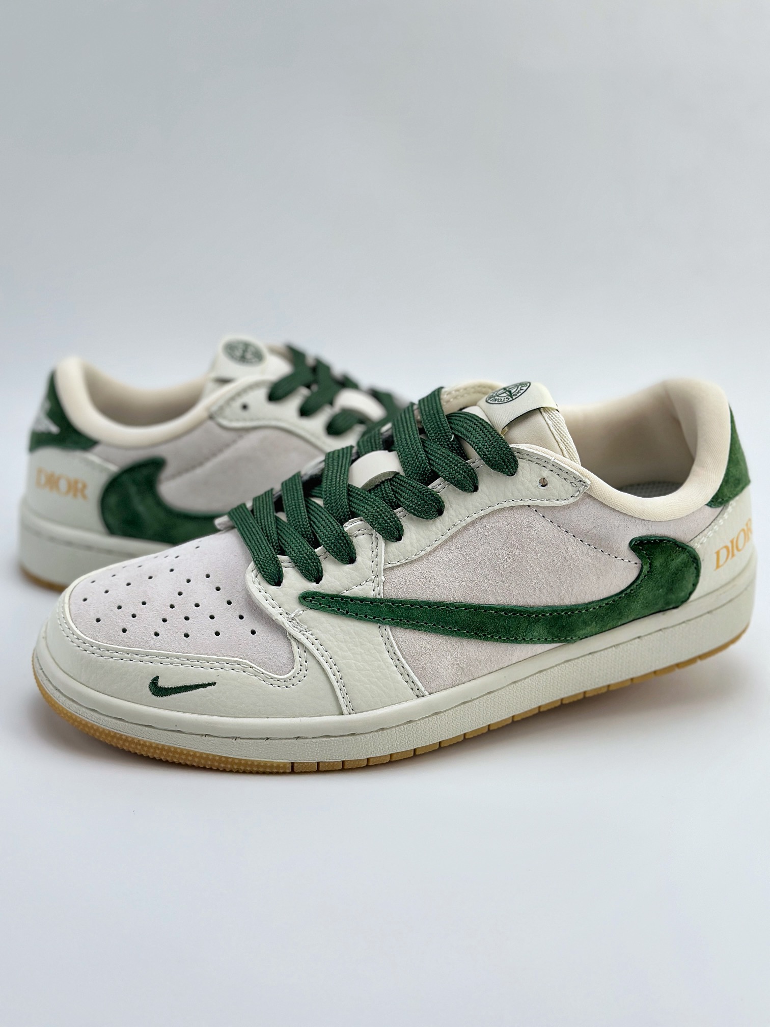 Travis Scott x Nike Air Jordan 1 Low x DIOR 三方联名 Air Jordan 1 Low 反转翻毛米绿倒钩 JH6088-703