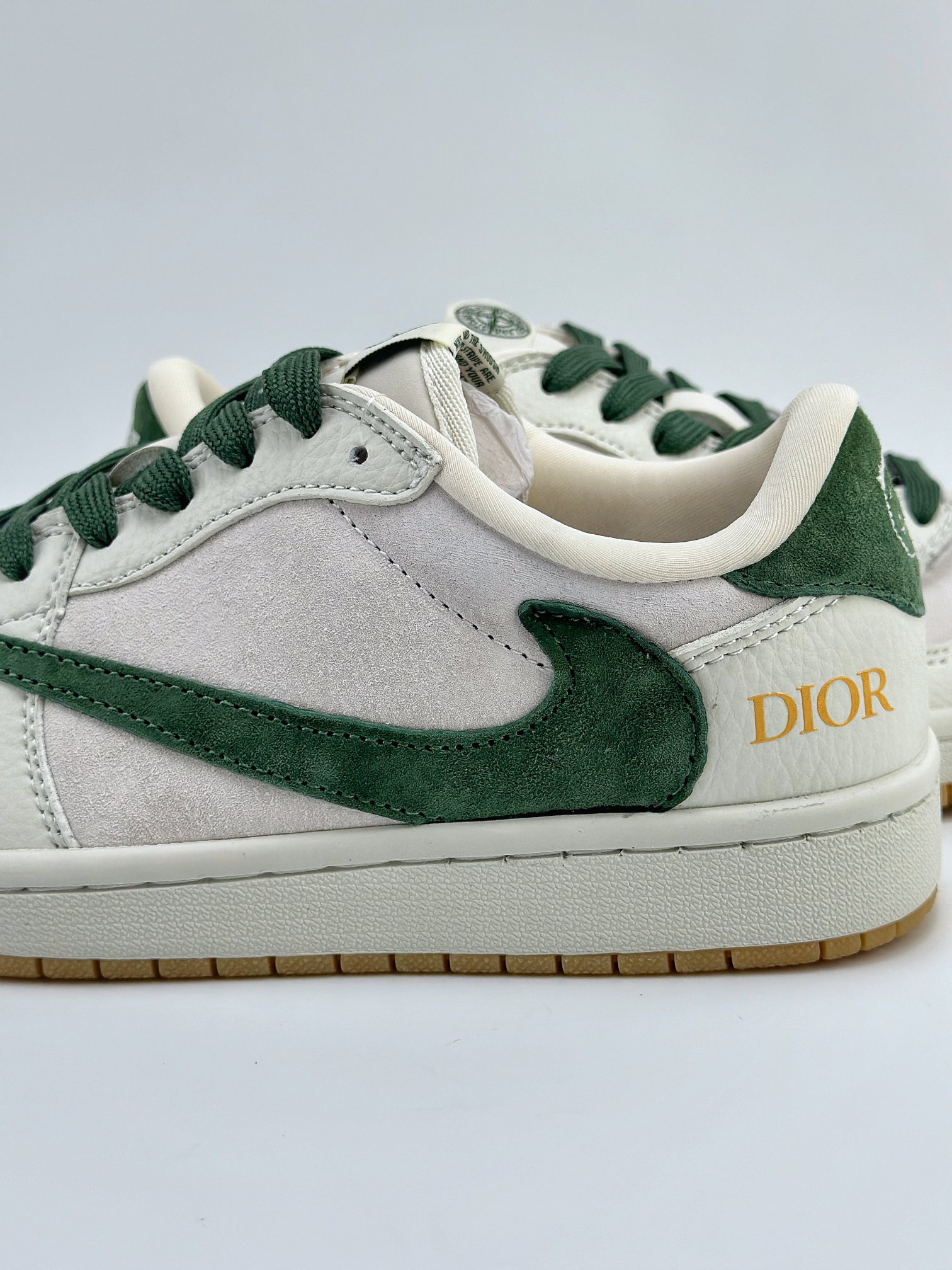 Travis Scott x Nike Air Jordan 1 Low x DIOR 三方联名 Air Jordan 1 Low 反转翻毛米绿倒钩 JH6088-703