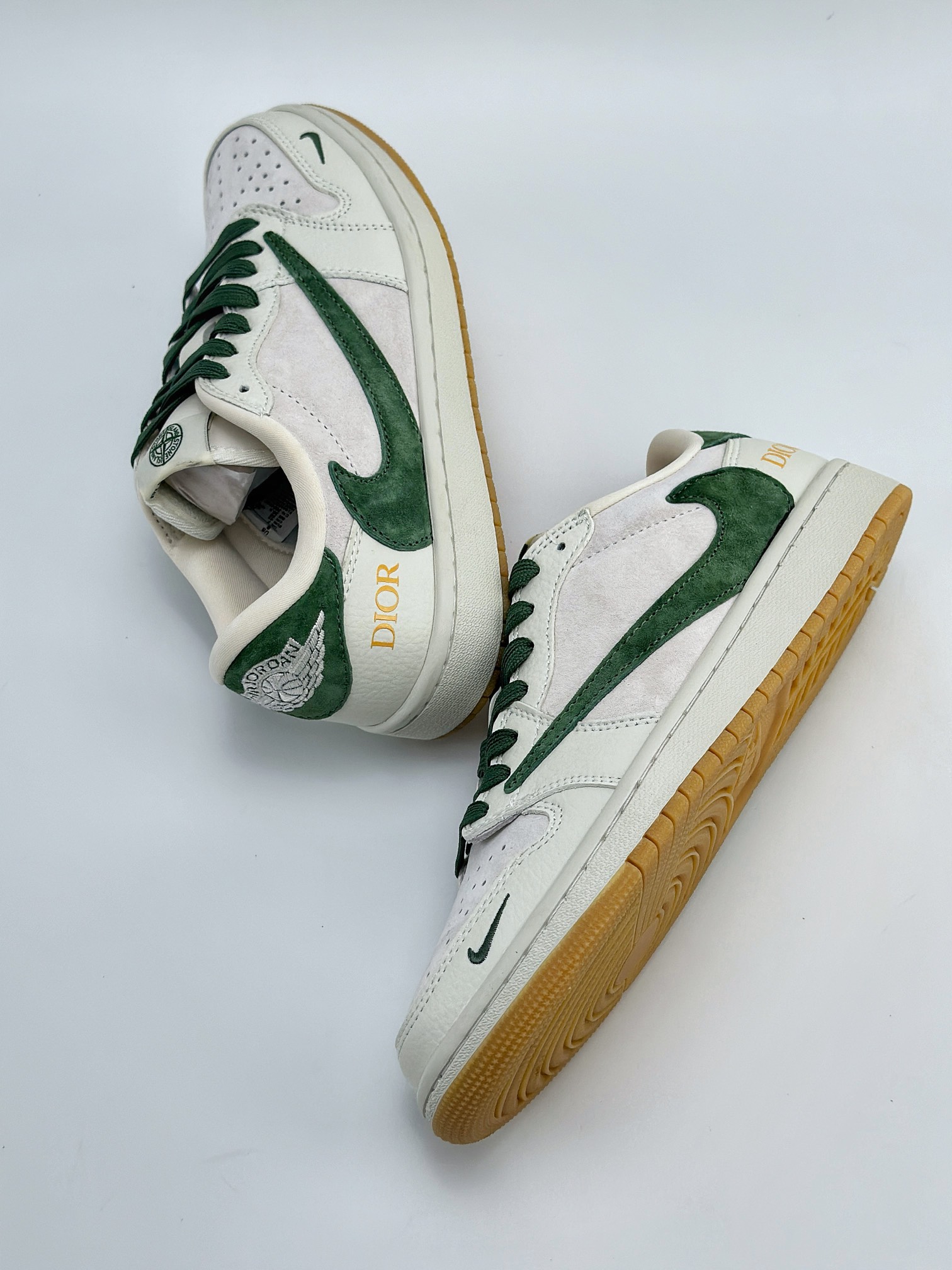 Travis Scott x Nike Air Jordan 1 Low x DIOR 三方联名 Air Jordan 1 Low 反转翻毛米绿倒钩 JH6088-703