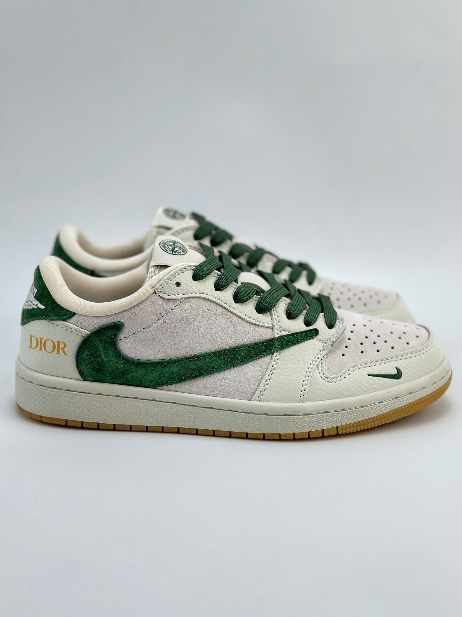 Travis Scott x Nike Air Jordan 1 Low x DIOR 三方联名 Air Jordan 1 Low 反转翻毛米绿倒钩 JH6088-703