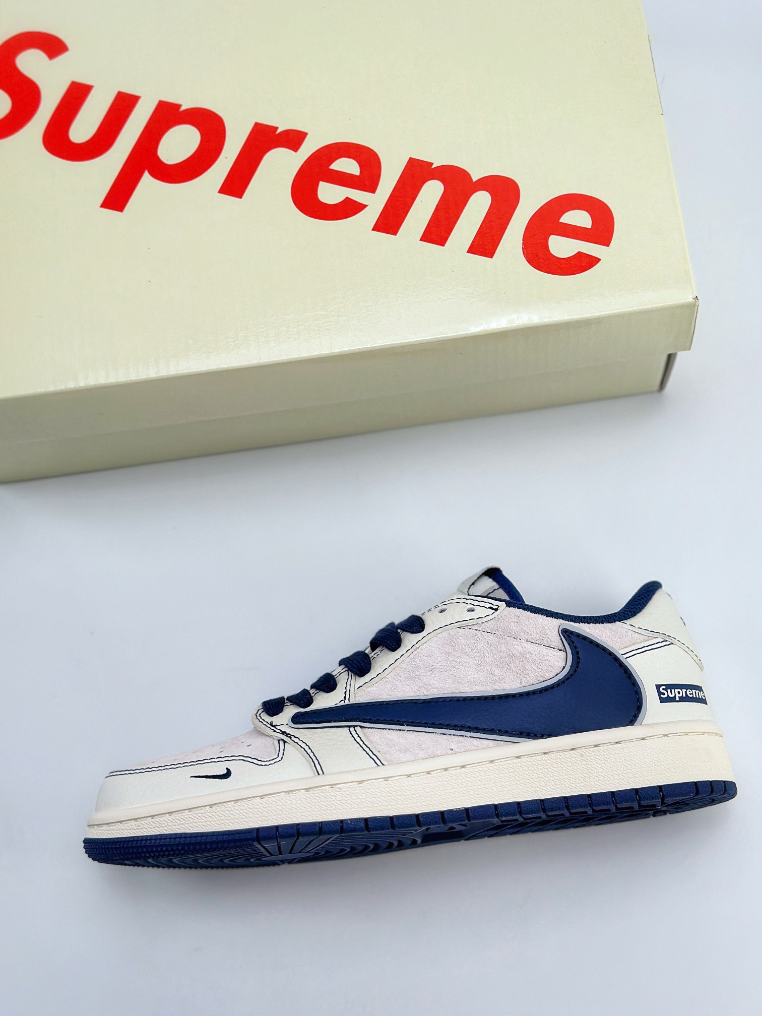 Travis Scott x Nike Air Jordan 1 Low x Supreme 三方联名 Air Jordan 1 Low 反转白蓝小钩倒钩 XZ2268-001