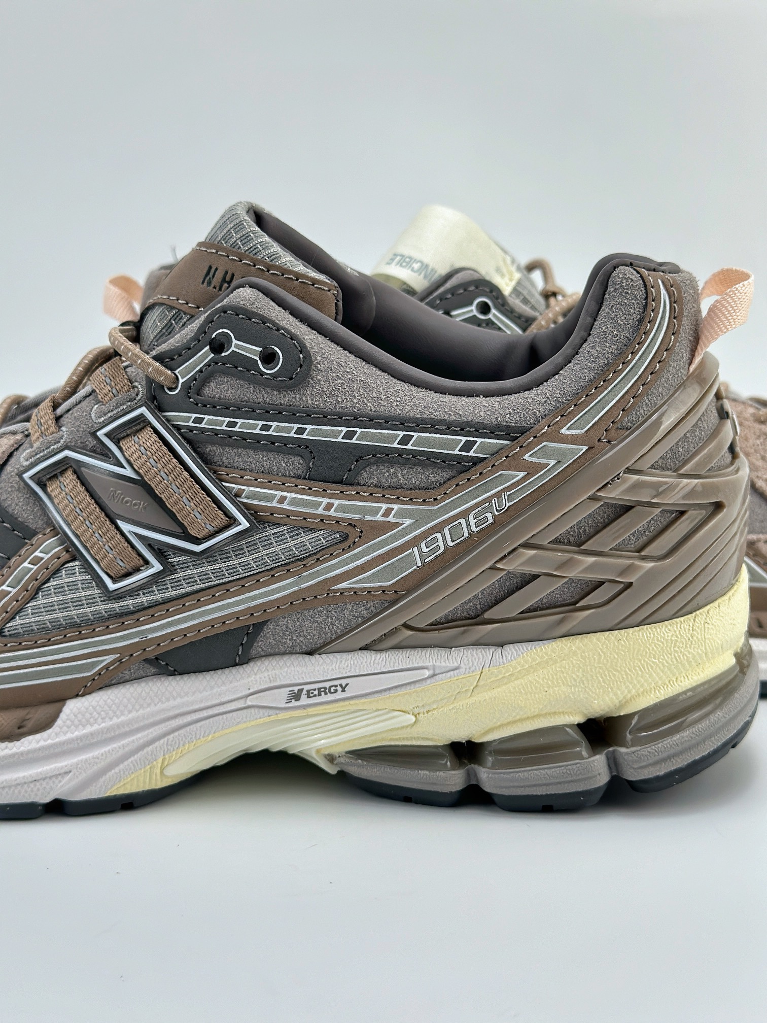 New Balance M1906系列 复古单品宝藏老爹鞋款  M1906NIH