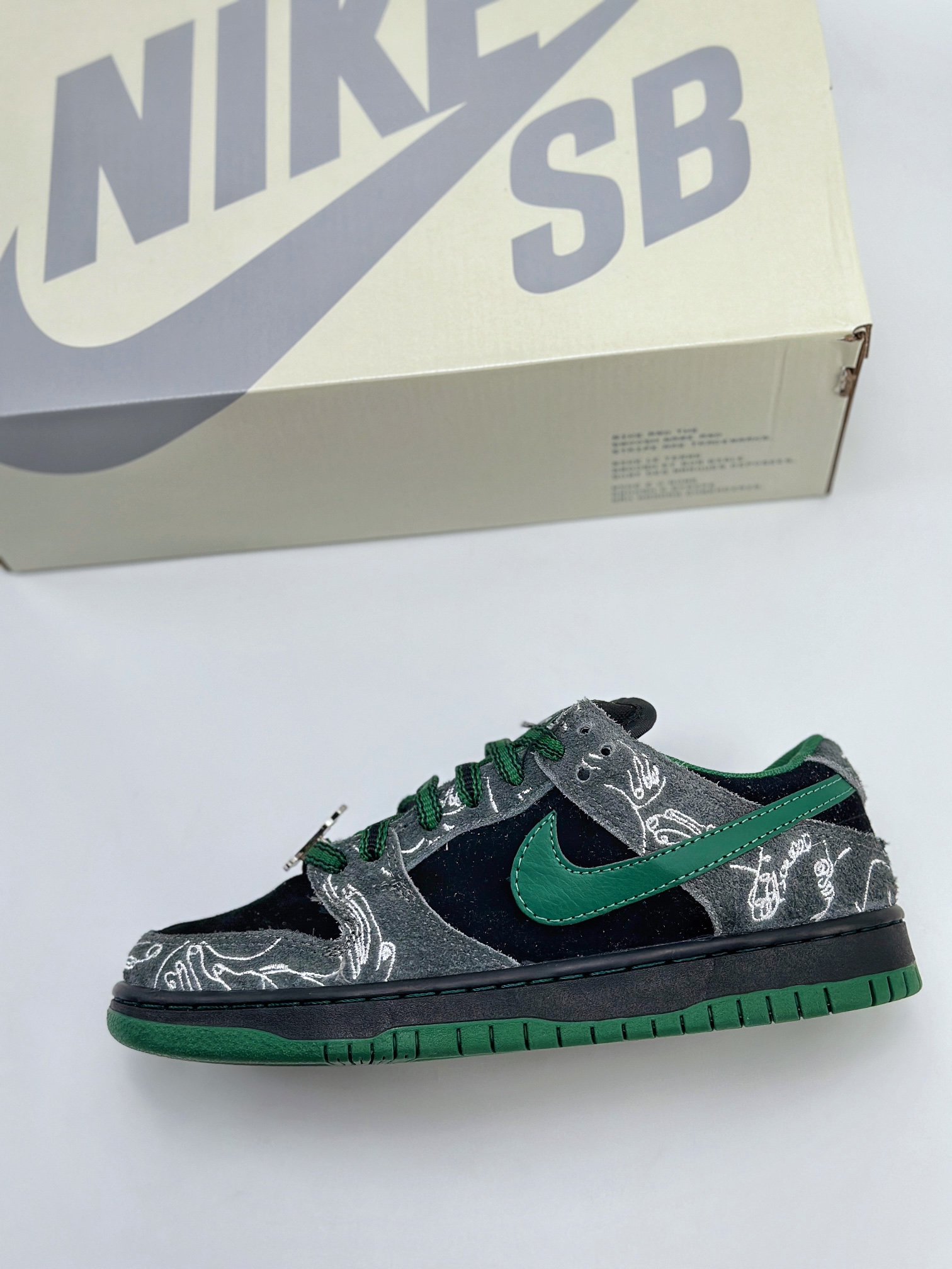 NIKE SB Dunk Low x There Skateboards 黑绿 HF7743-001