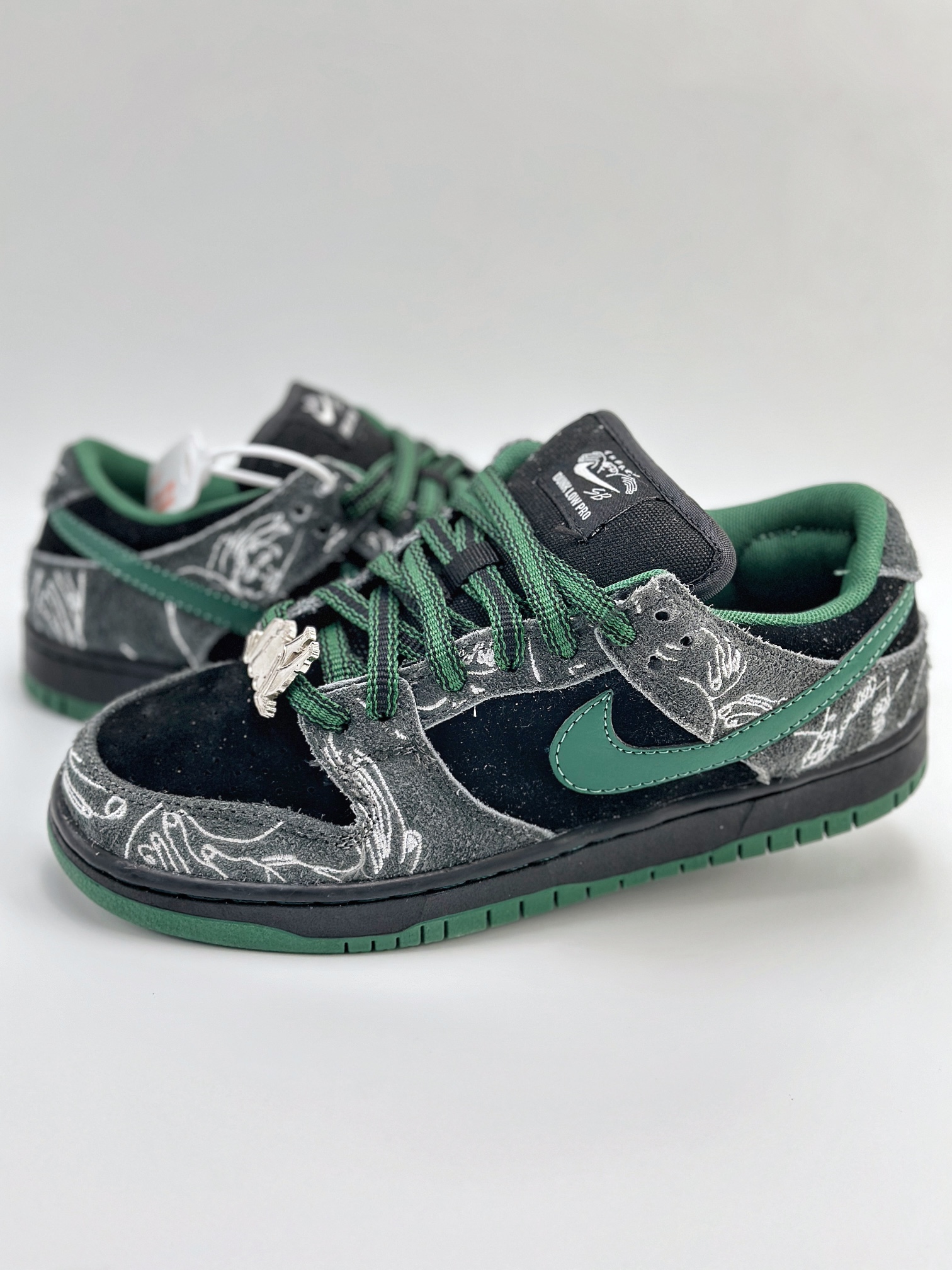 NIKE SB Dunk Low x There Skateboards 黑绿 HF7743-001