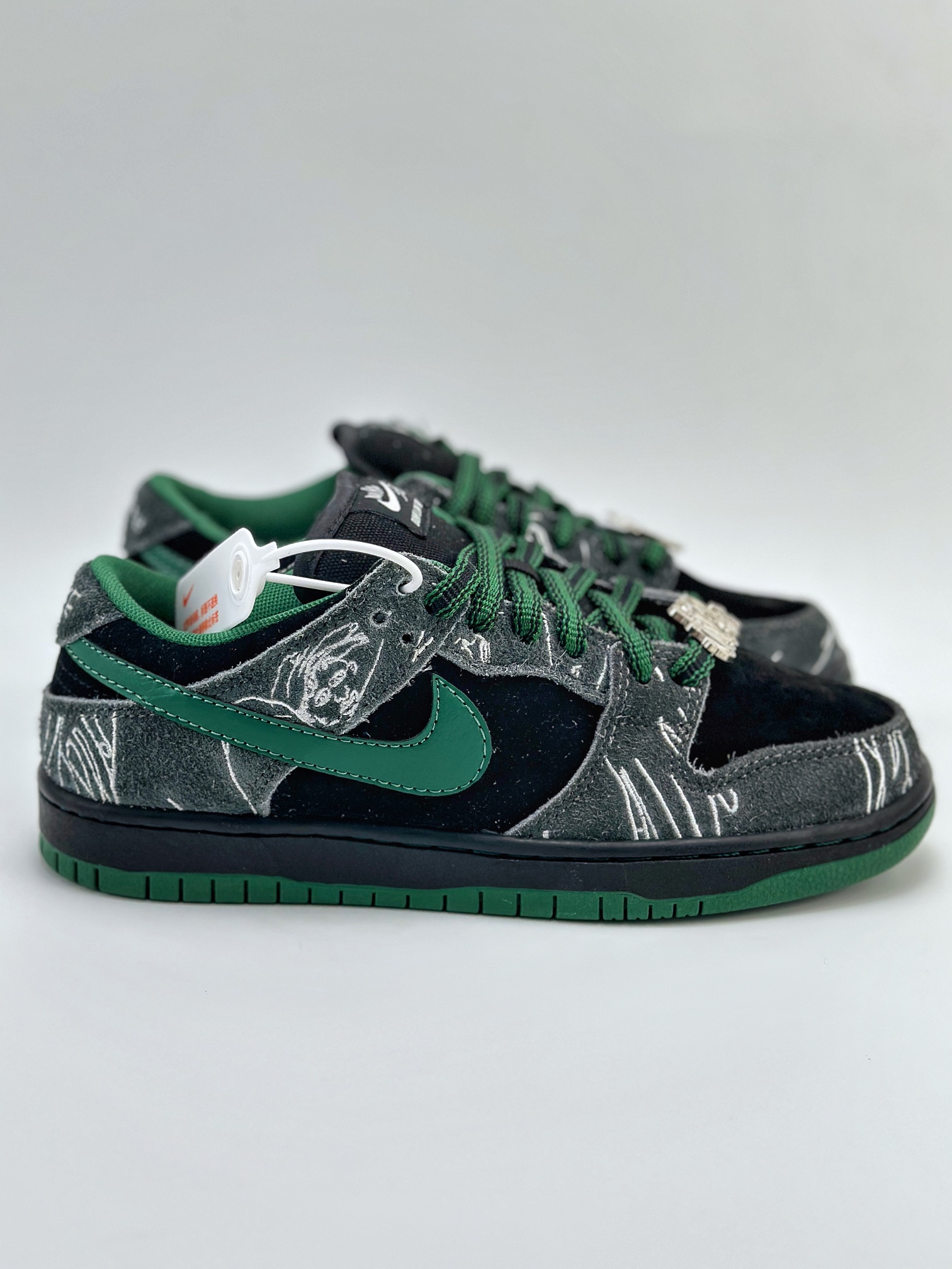 NIKE SB Dunk Low x There Skateboards 黑绿 HF7743-001