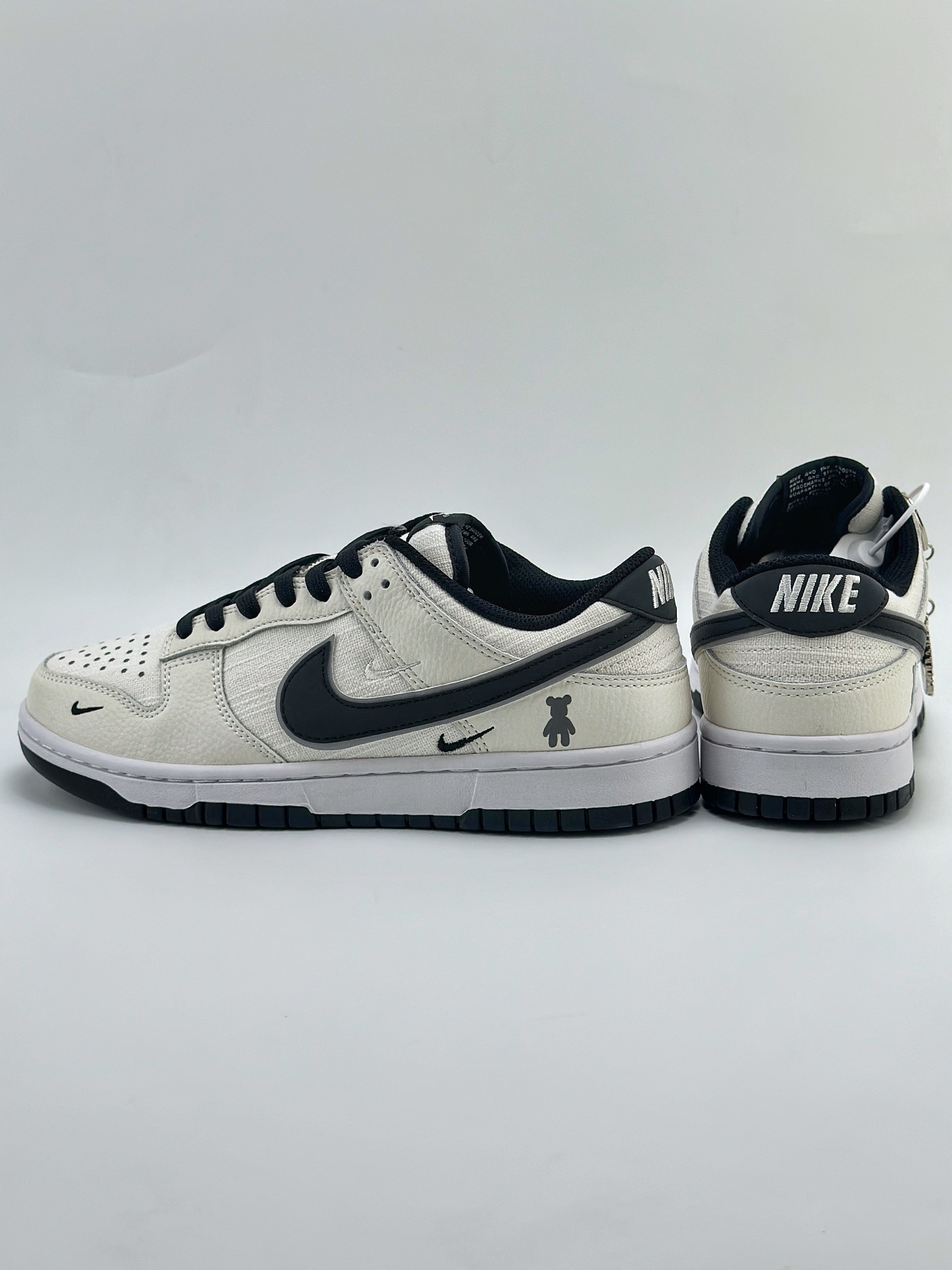 Nike SB Dunk Low x Bearbrick 暴力熊 米白黑三小钩  KK1888-005