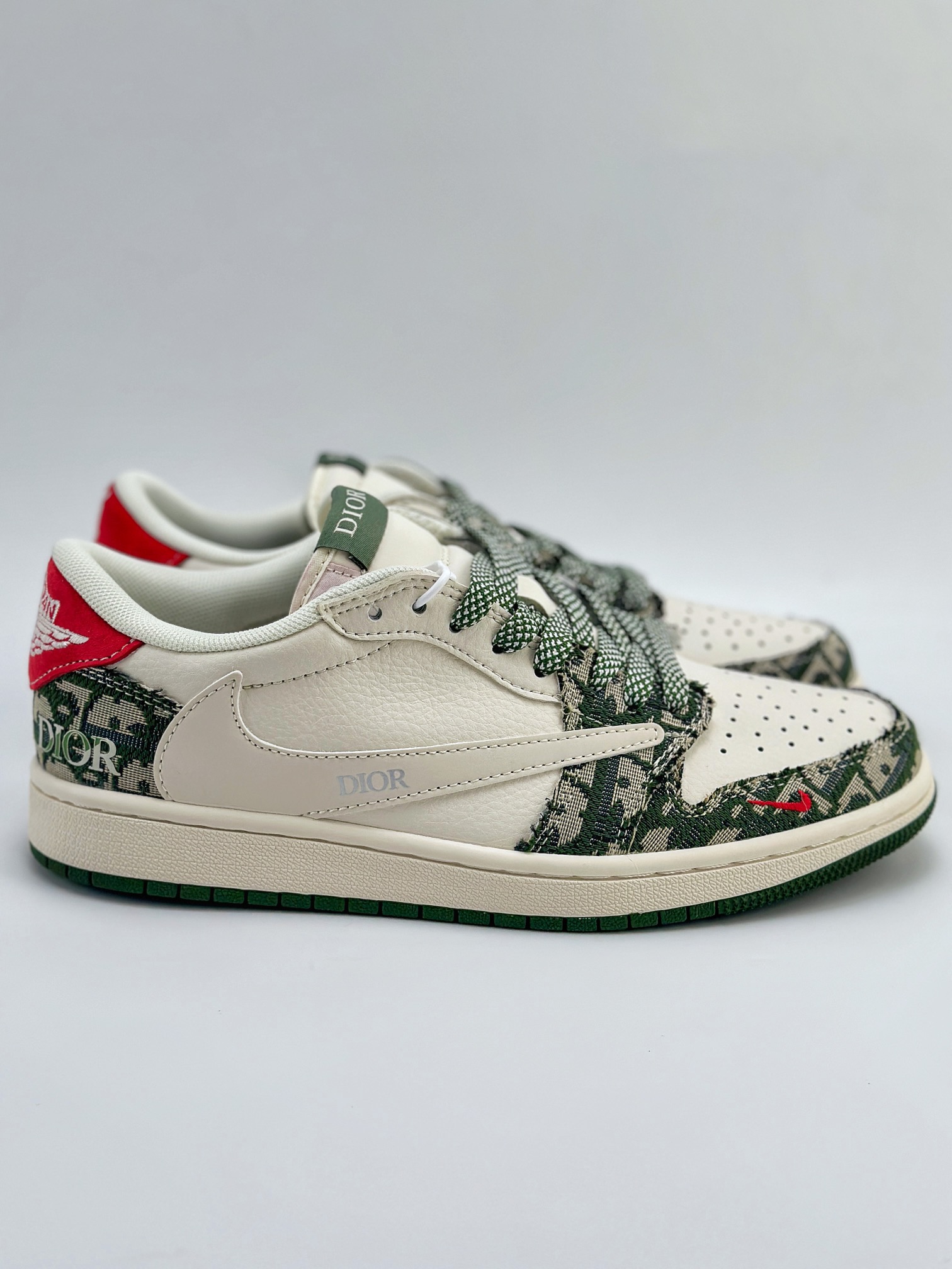 Travis Scott x Nike Air Jordan 1 Low x GUUCI 三方联名 Air Jordan 1 Low 反转米绿红倒钩  XY2688-114