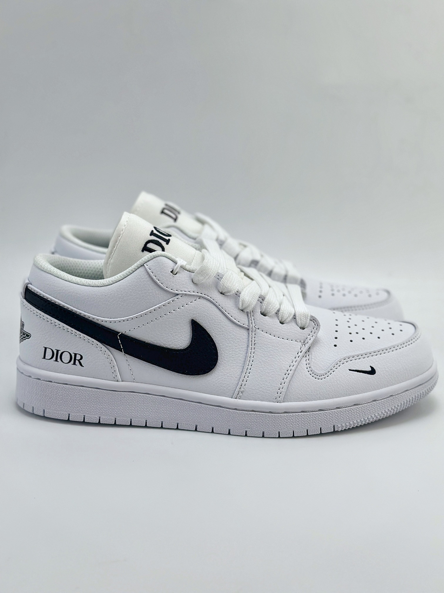 Air Jordan 1 Retro Low x DIOR 白黑小钩  LJ6688-010