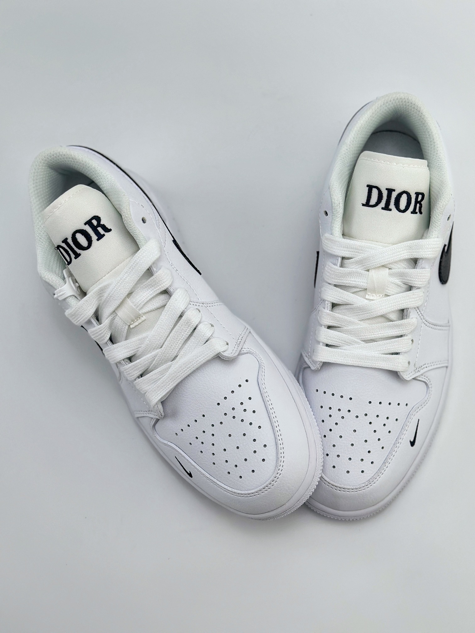 Air Jordan 1 Retro Low x DIOR 白黑小钩  LJ6688-010