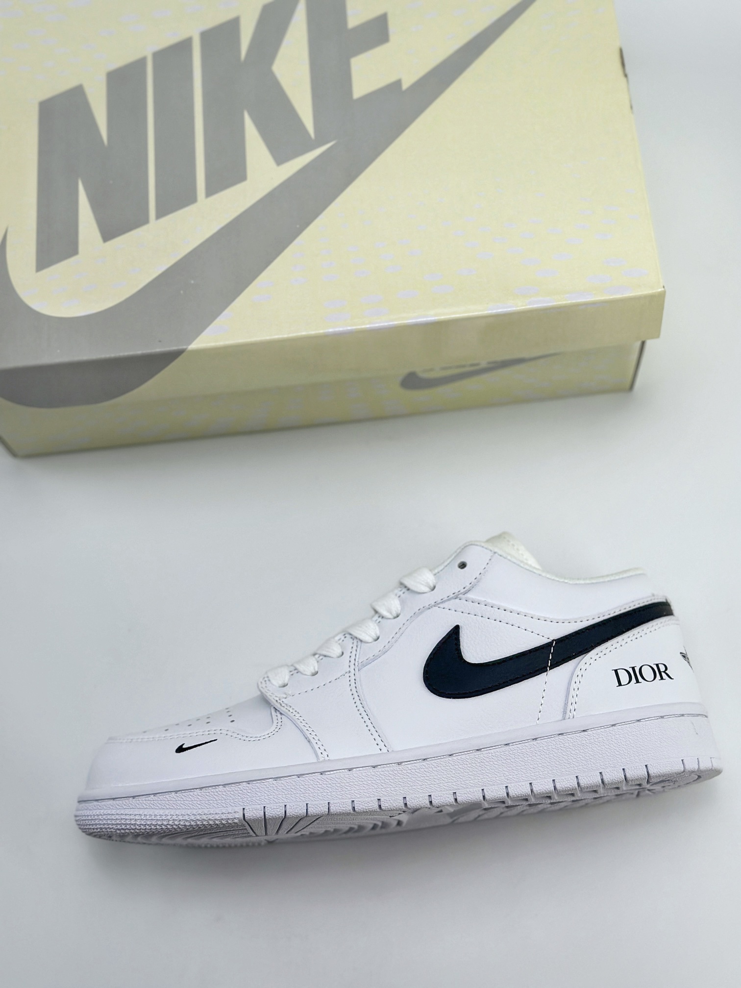 Air Jordan 1 Retro Low x DIOR 白黑小钩  LJ6688-010