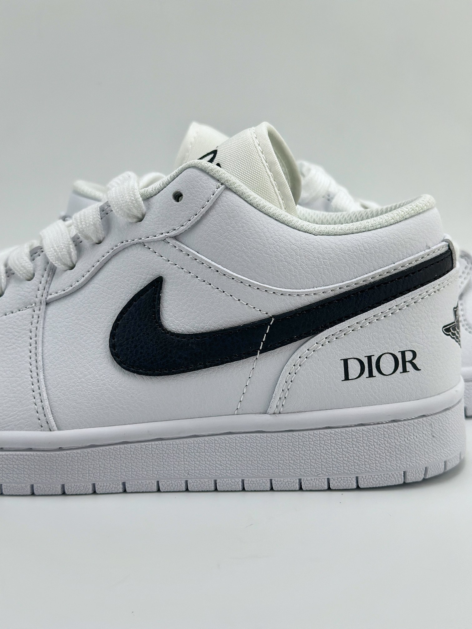 Air Jordan 1 Retro Low x DIOR 白黑小钩  LJ6688-010