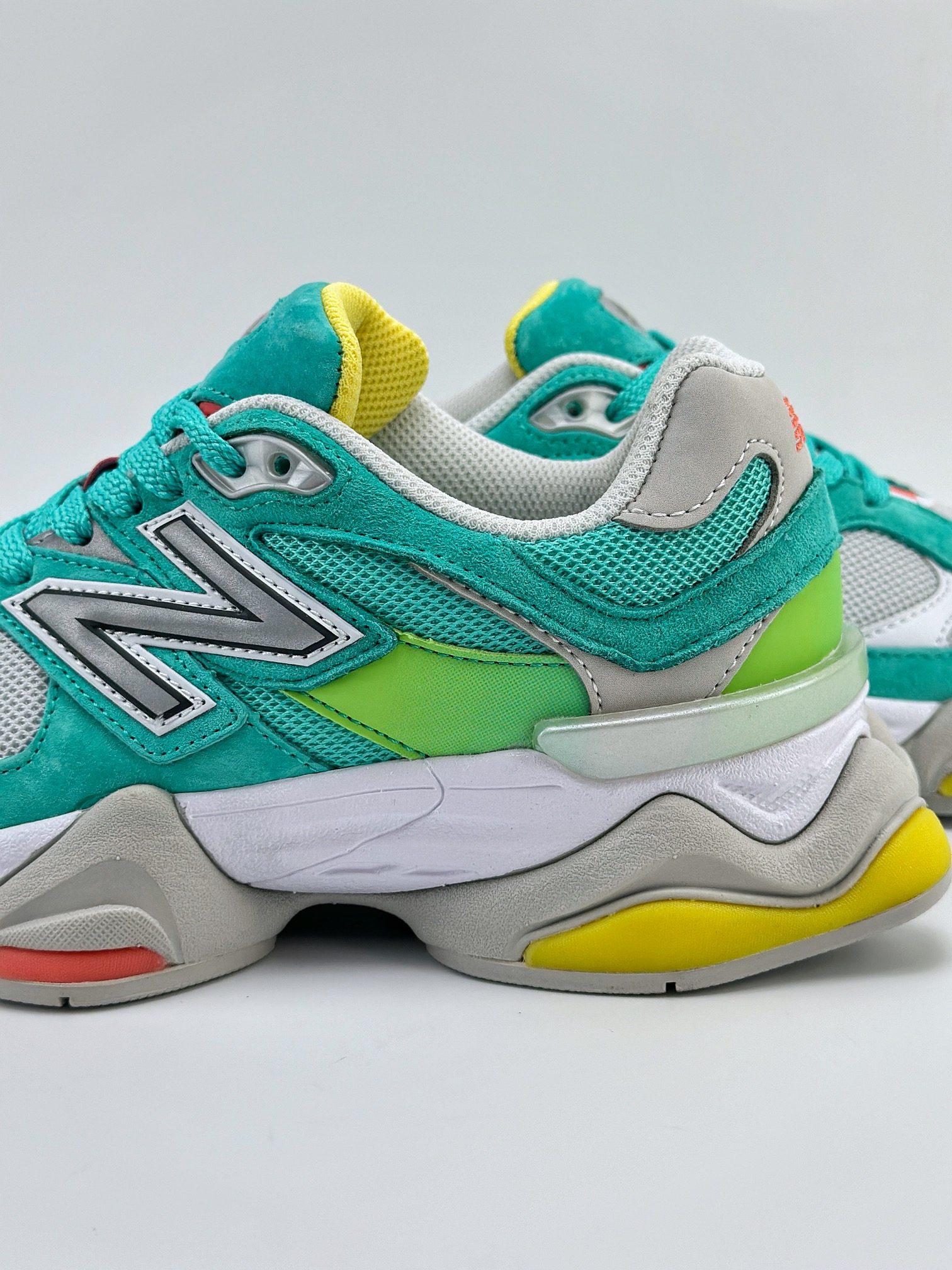 Joe Freshgoods x New Balance 版本 NB9060 联名款 复古休闲运动慢跑鞋 U9060DBT