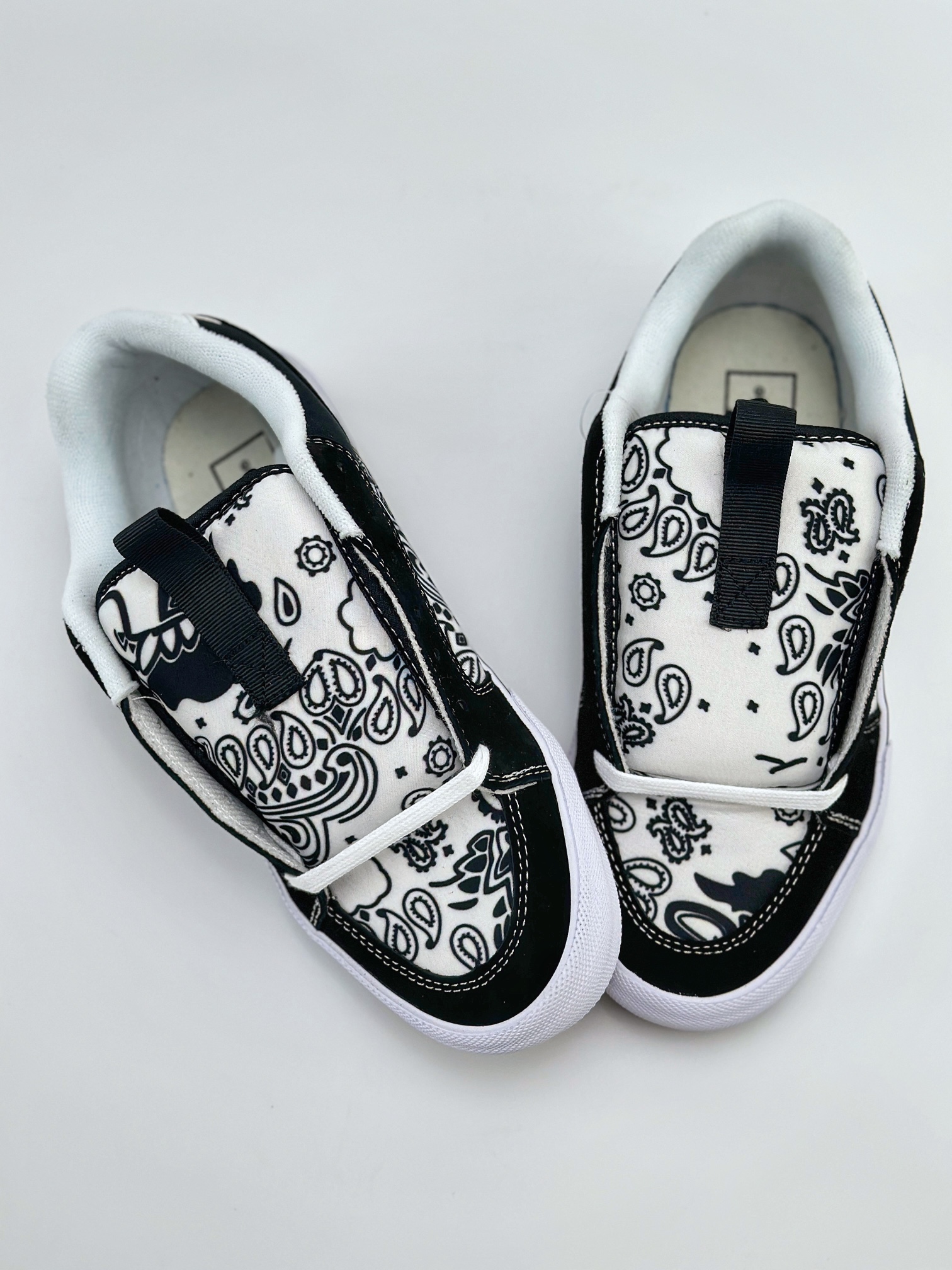 Vans Chukka Push 防滑耐磨 低帮 板鞋 男女同款 黑白腰果花