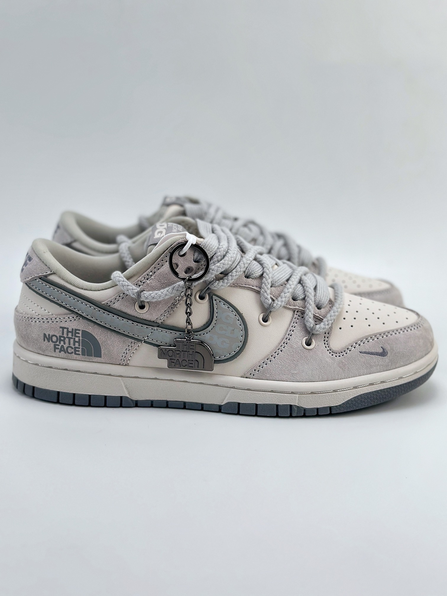 Nike SB Dunk Low x The North Face 浅灰3M绑带  XX2025-327