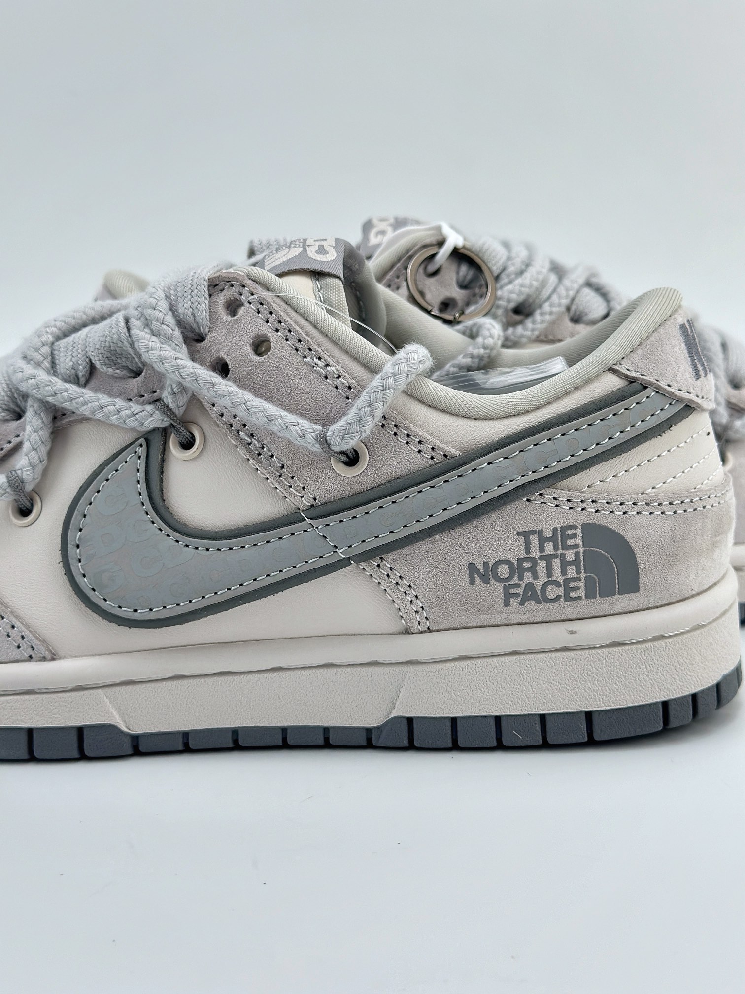 Nike SB Dunk Low x The North Face 浅灰3M绑带  XX2025-327