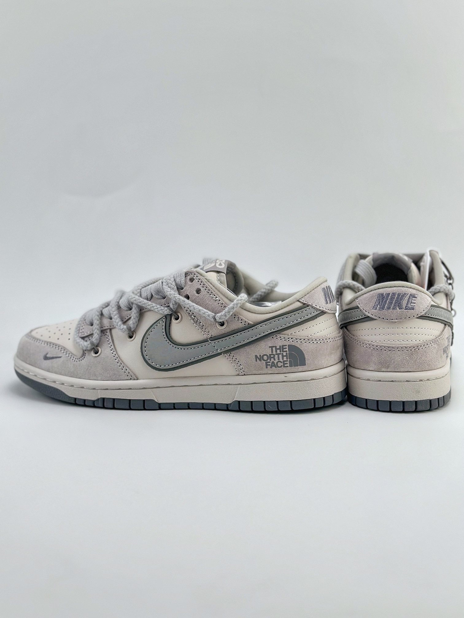 Nike SB Dunk Low x The North Face 浅灰3M绑带  XX2025-327