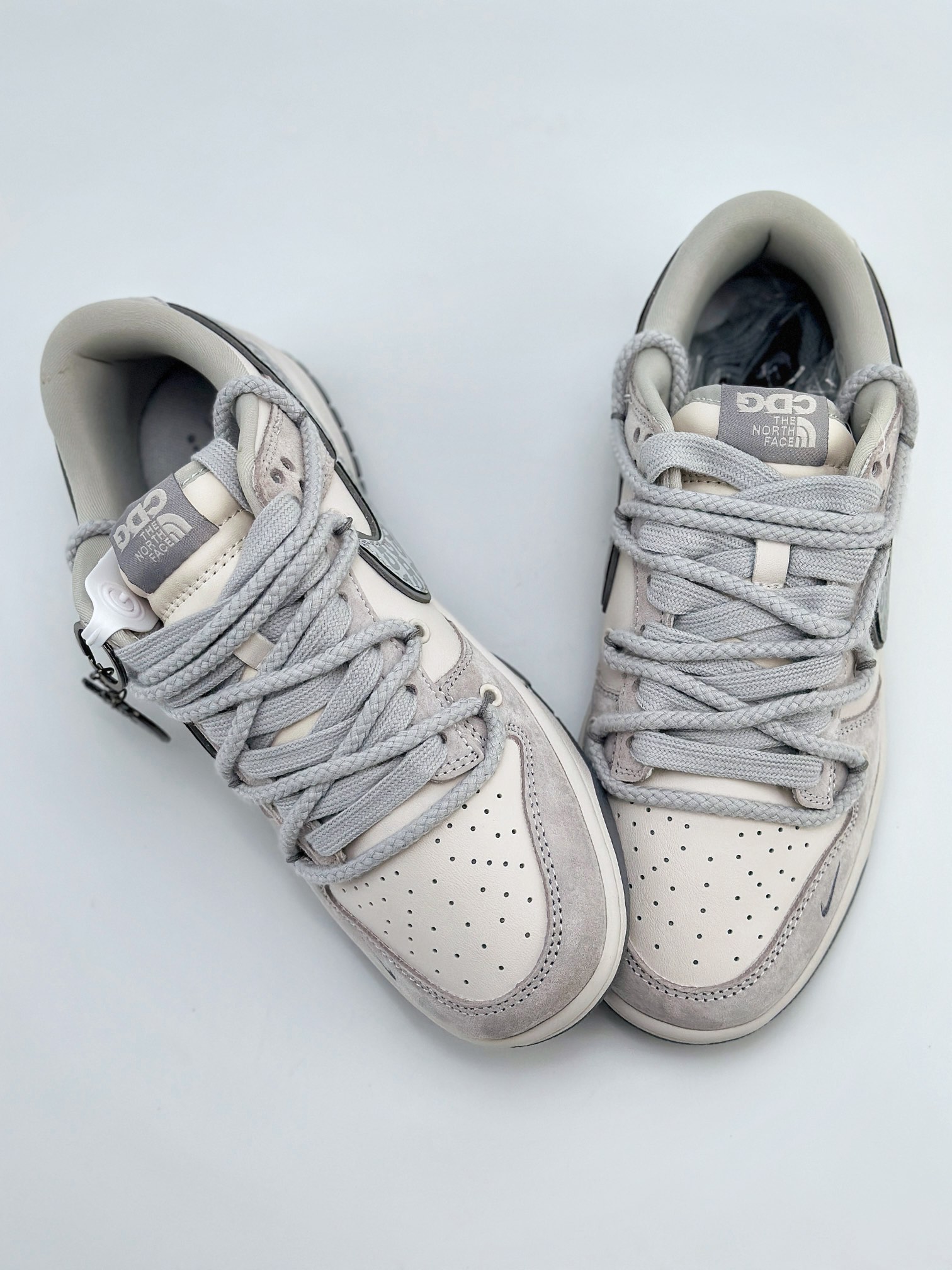 Nike SB Dunk Low x The North Face 浅灰3M绑带  XX2025-327