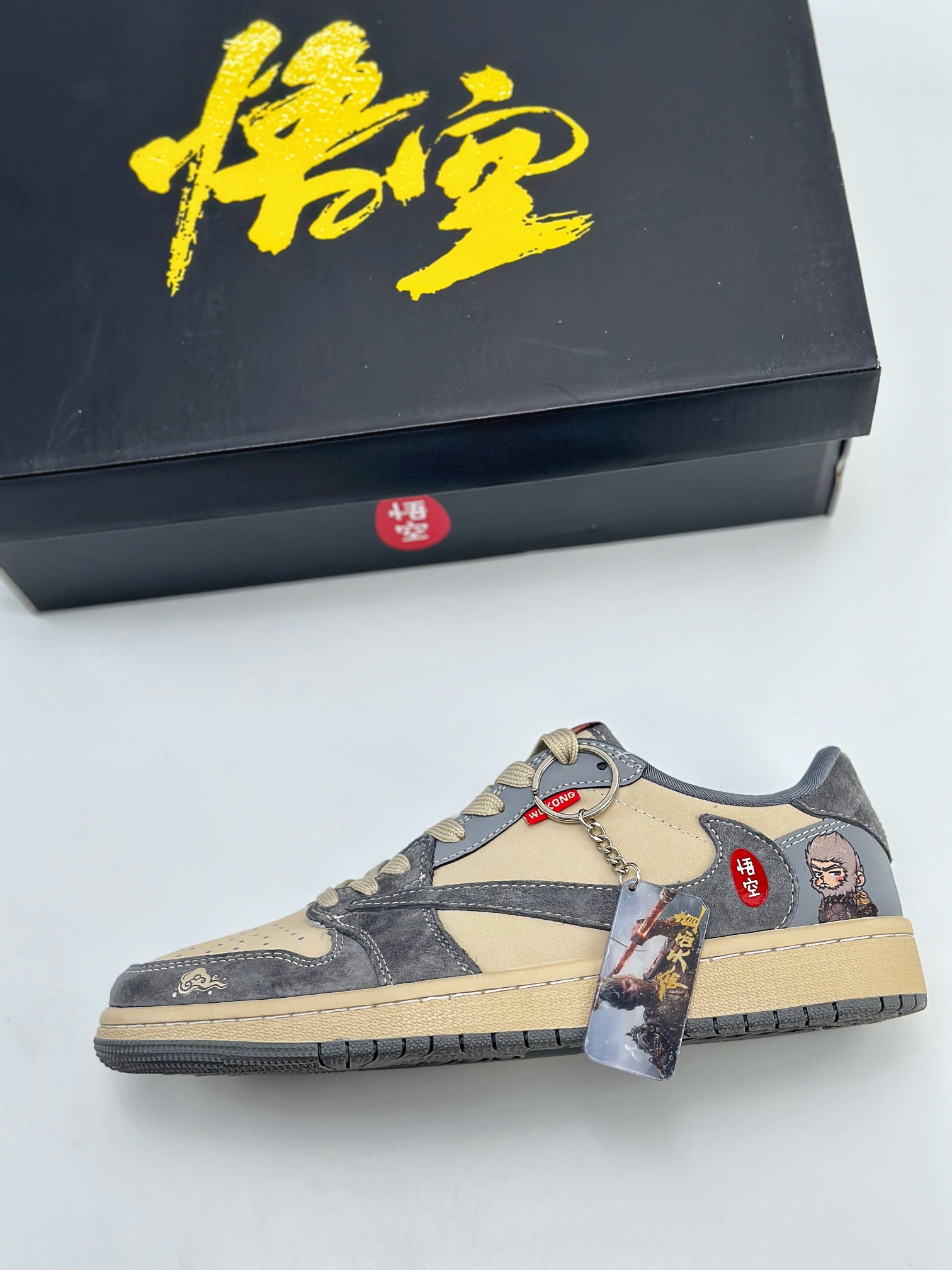 Travis Scott x Nike Air Jordan 1 Low 定制 黑神话悟空 Air Jordan 1 Low 反转沙黄深灰倒钩 CH6336-013