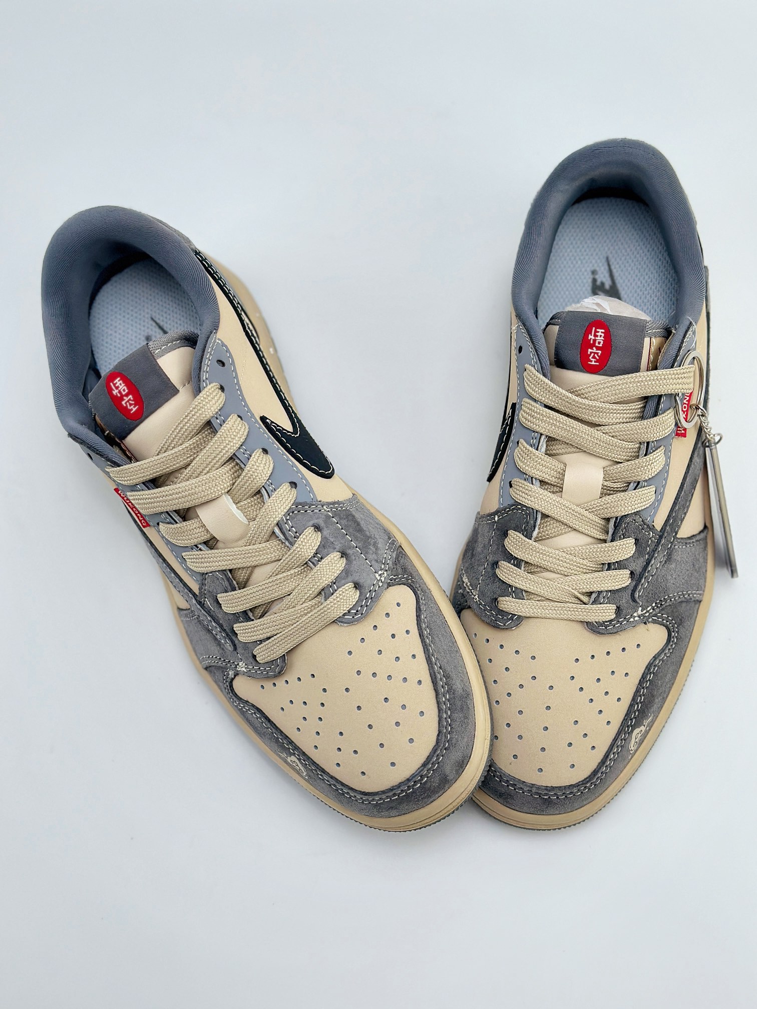 Travis Scott x Nike Air Jordan 1 Low 定制 黑神话悟空 Air Jordan 1 Low 反转沙黄深灰倒钩 CH6336-013