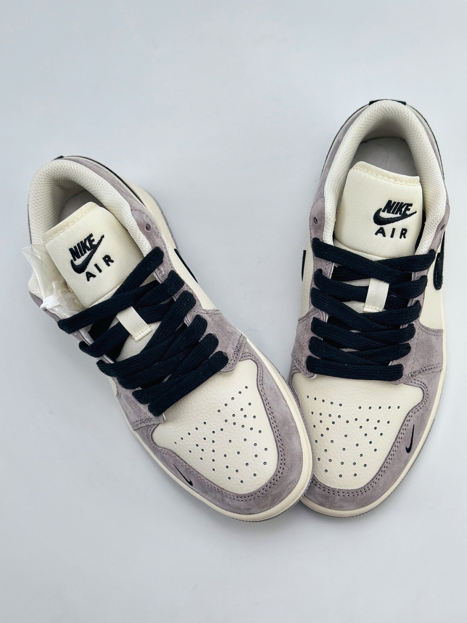 Air Jordan 1 Retro Low x KAWS 玩偶米白黑深空灰  SJ9950-015