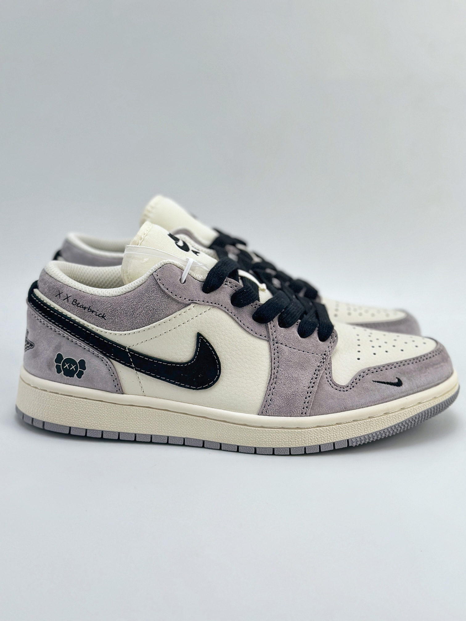 Air Jordan 1 Retro Low x KAWS 玩偶米白黑深空灰  SJ9950-015